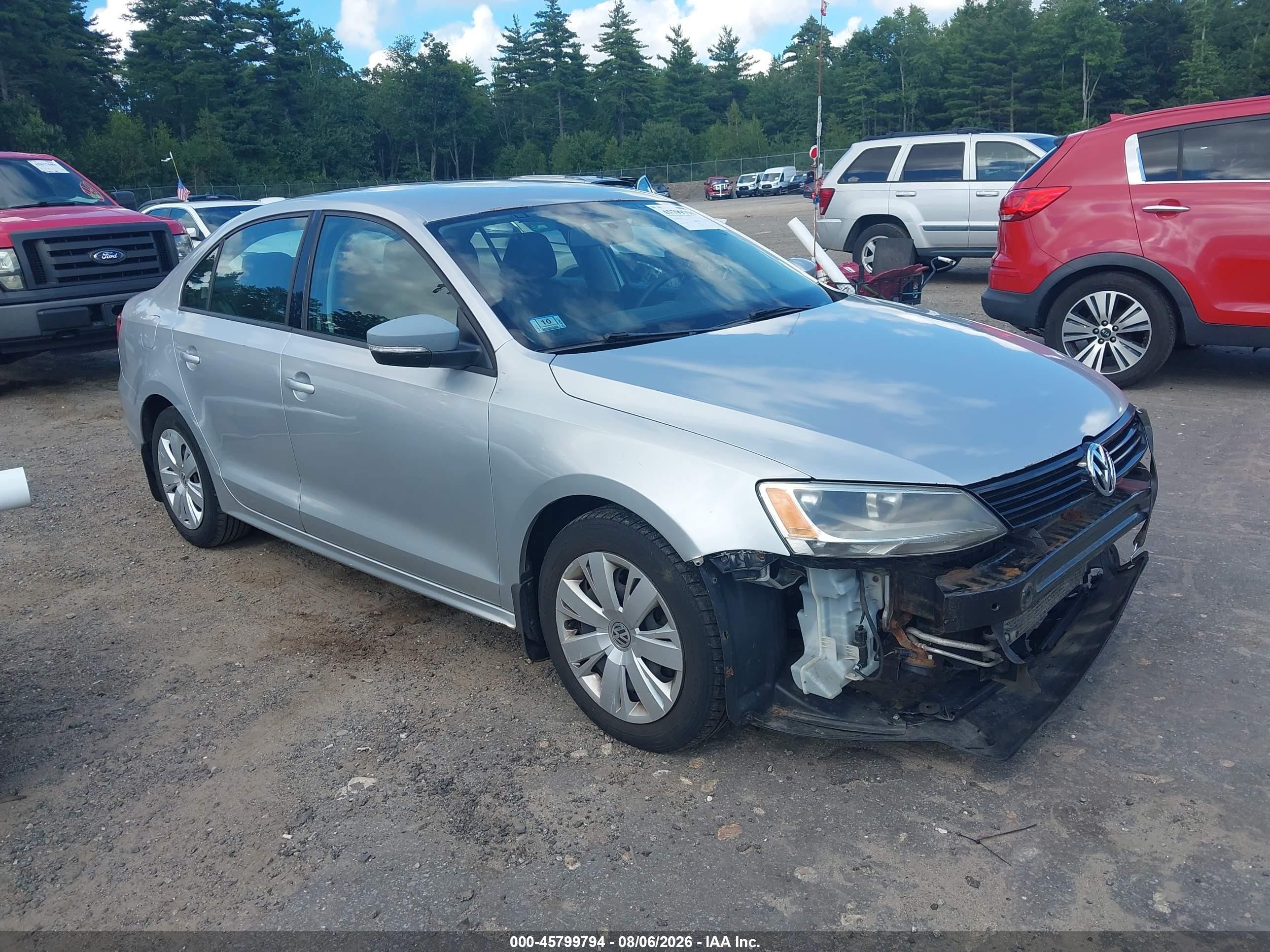 2012 Volkswagen Jetta SE, VIN 3VWDP7AJ1CM351172 — Front end