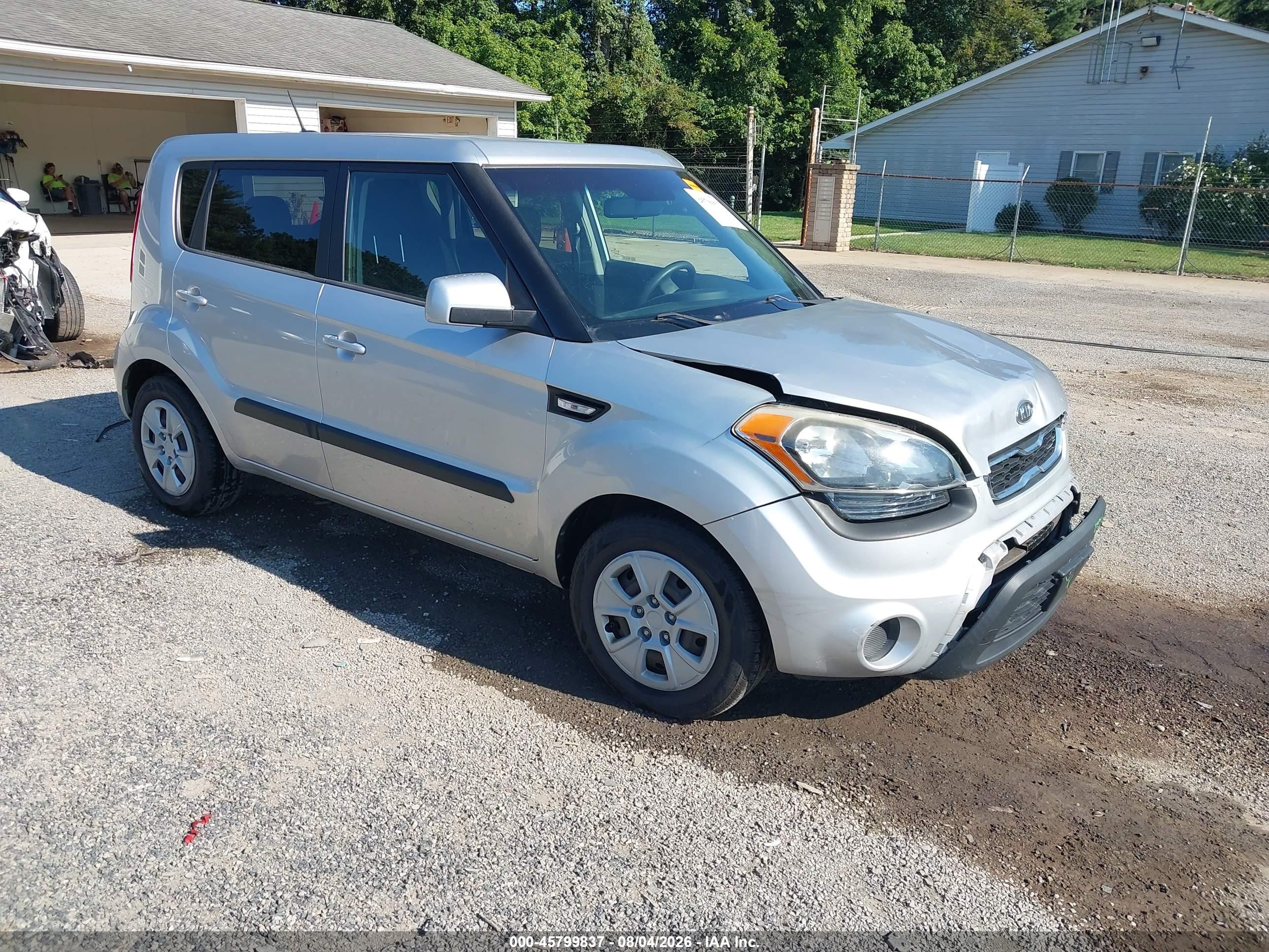 2012 Kia Soul, VIN KNDJT2A54C7463739 — Front end