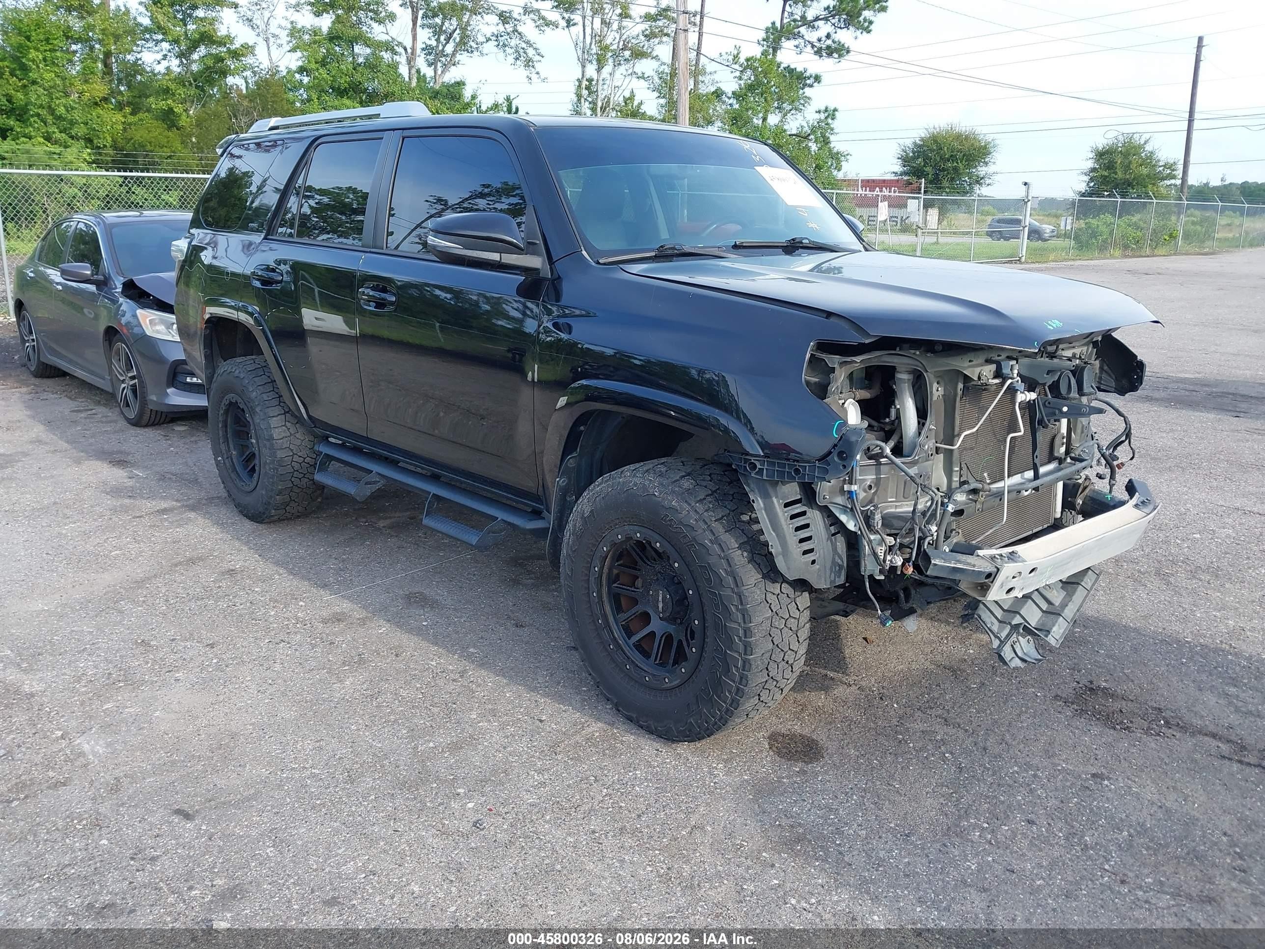2016 Toyota 4Runner SR5 Premium, VIN JTEZU5JR5G5133304 — Перед