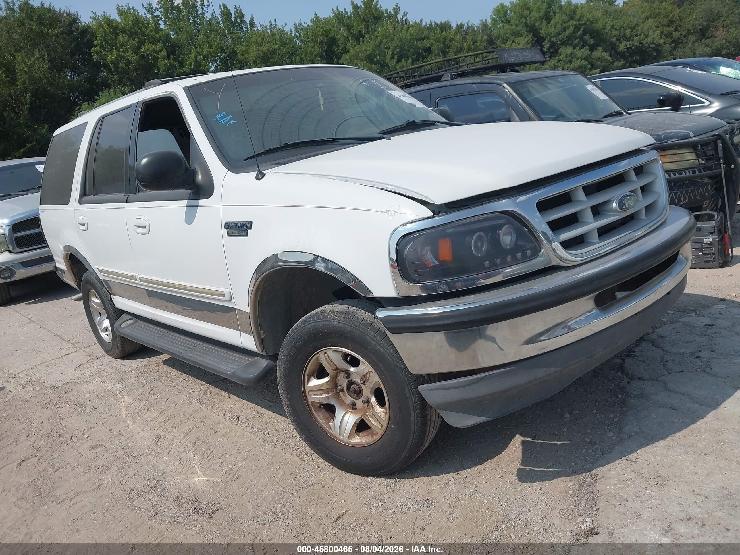 1999 Ford Expedition XLT, VIN 1FMRU1867XLB99367 — Normal wear