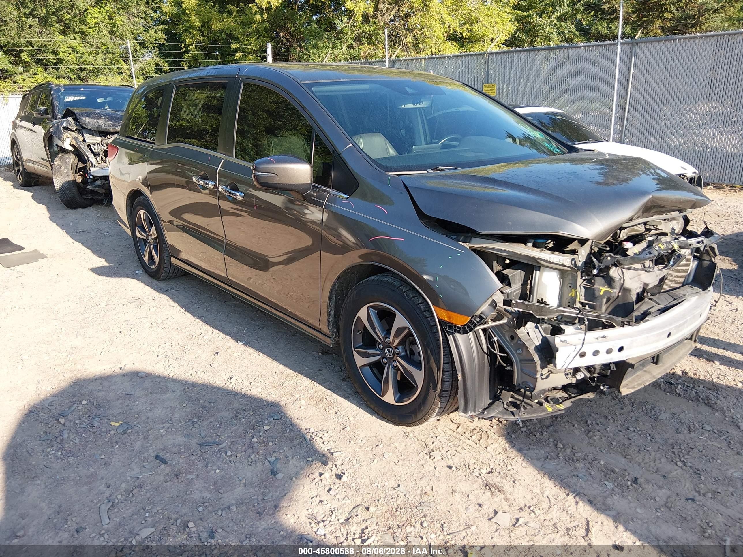 2018 Honda Odyssey Touring, VIN 5FNRL6H86JB046155 — Front end