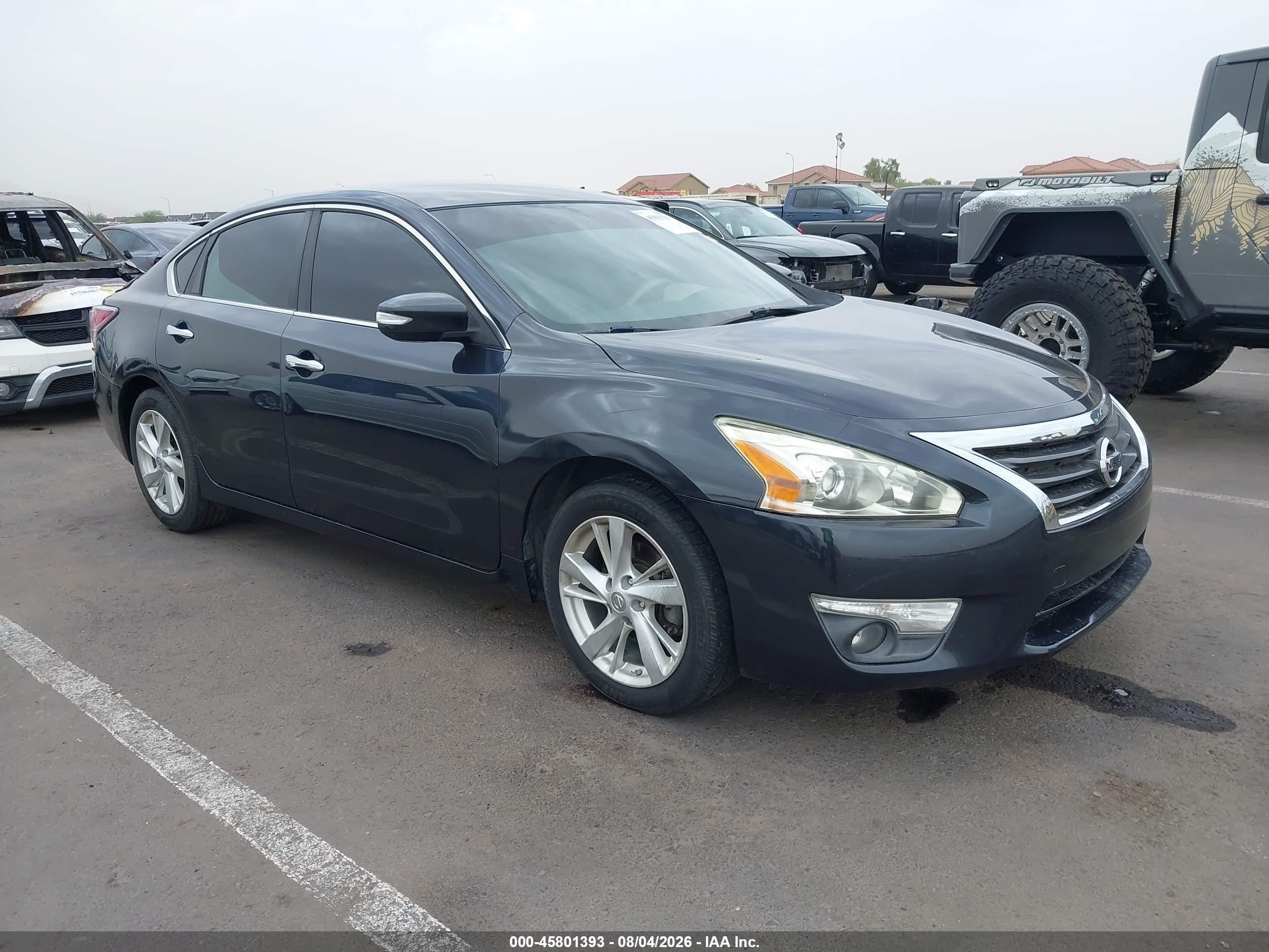 2013 Nissan Altima SV, VIN 1N4AL3AP4DC201385 — Rear end