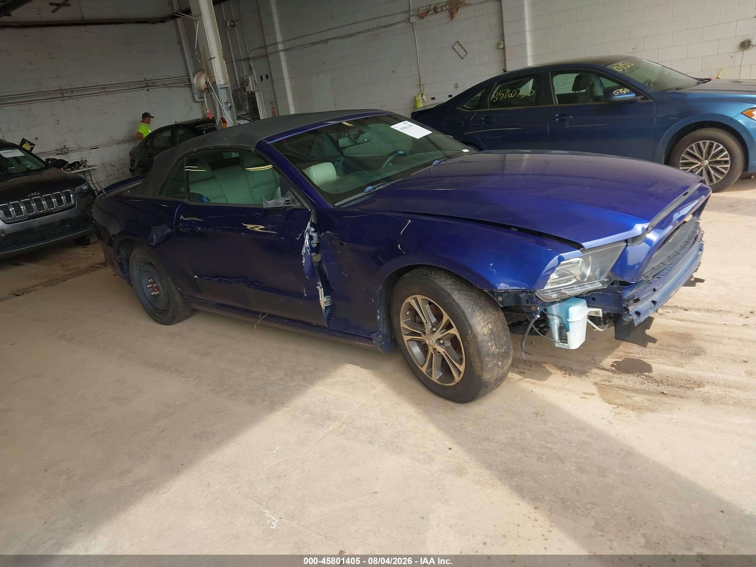 2013 Ford Mustang V6, VIN 1ZVBP8EM3D5243760 — Normal wear