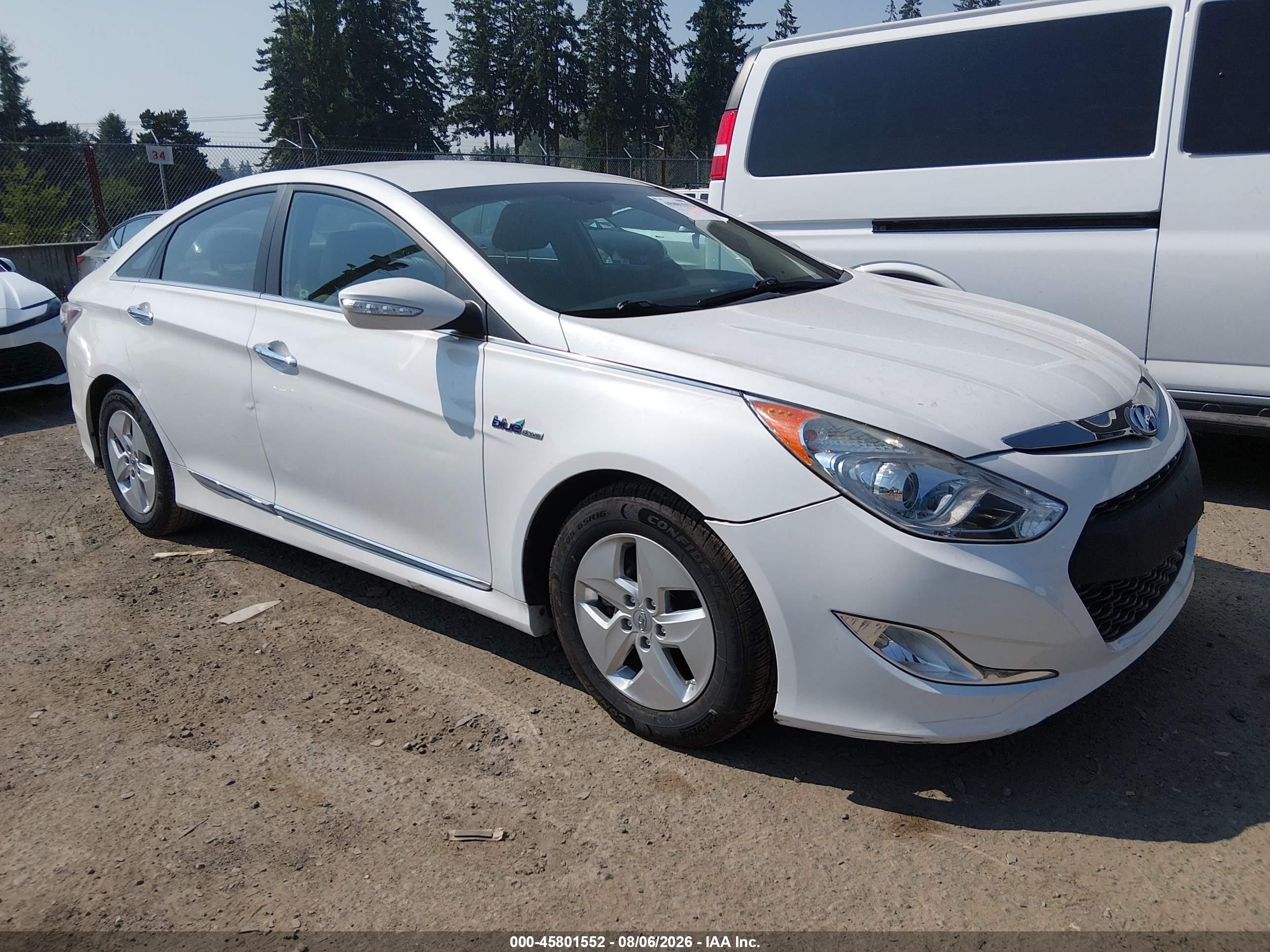 2011 Hyundai Sonata Hybrid, VIN KMHEC4A49BA002215 — Normal wear