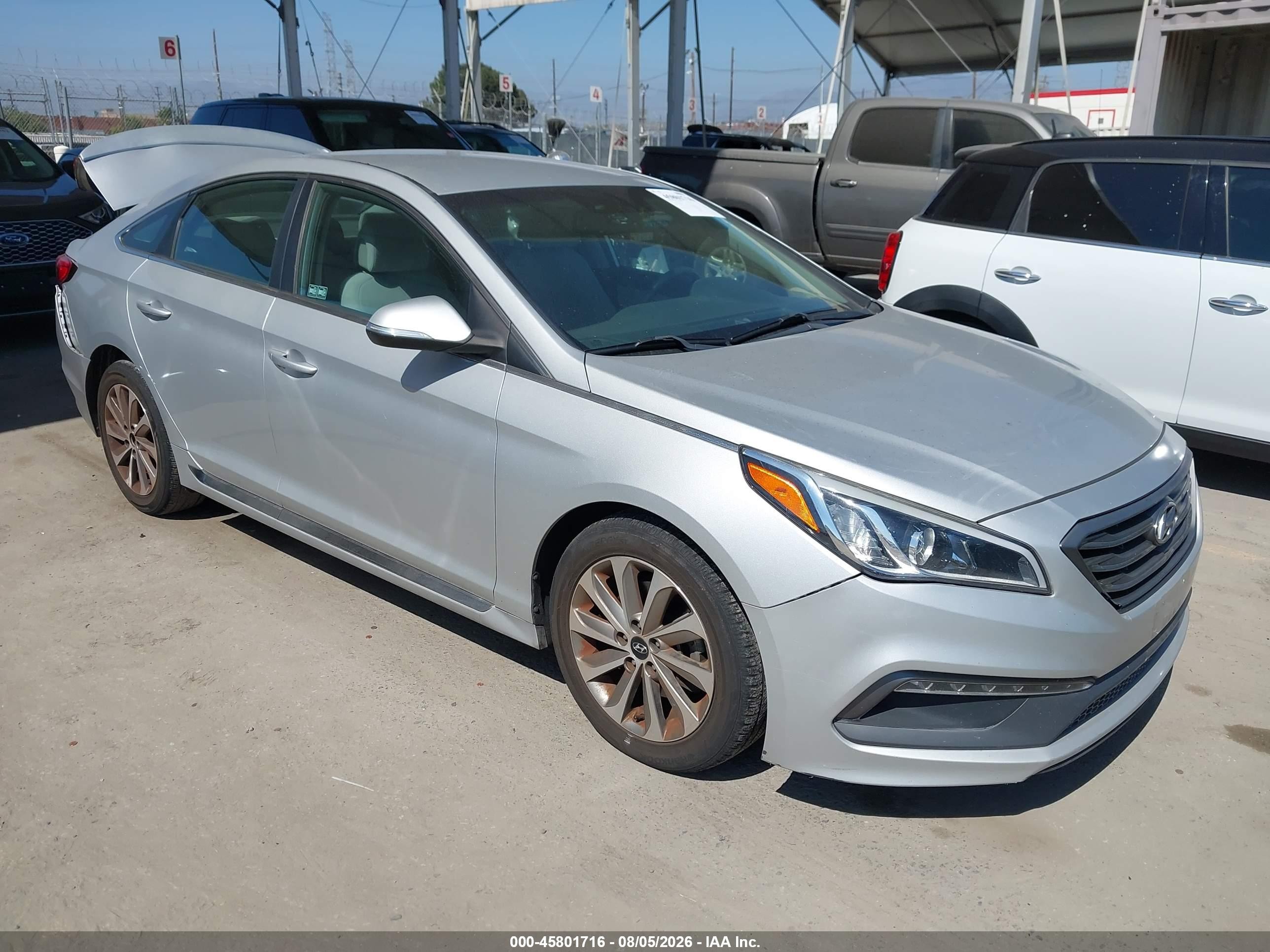 2016 Hyundai Sonata Sport, VIN 5NPE34AF8GH330120 — Rear end