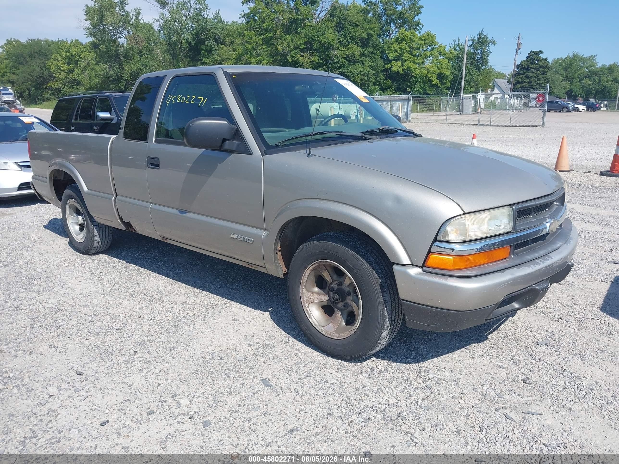 2003 Chevrolet S-10 LS, VIN 1GCCS19X538133548 — Rear end