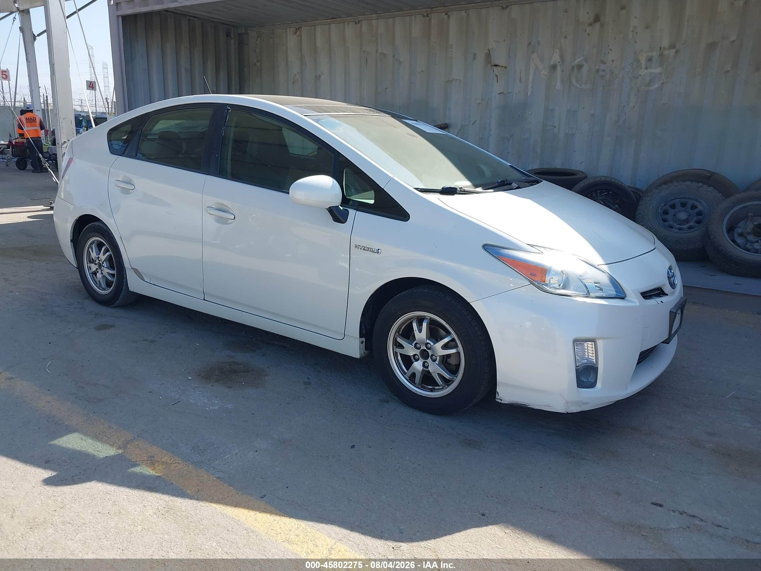 2010 Toyota Prius III, VIN JTDKN3DU7A0231830 — Front end