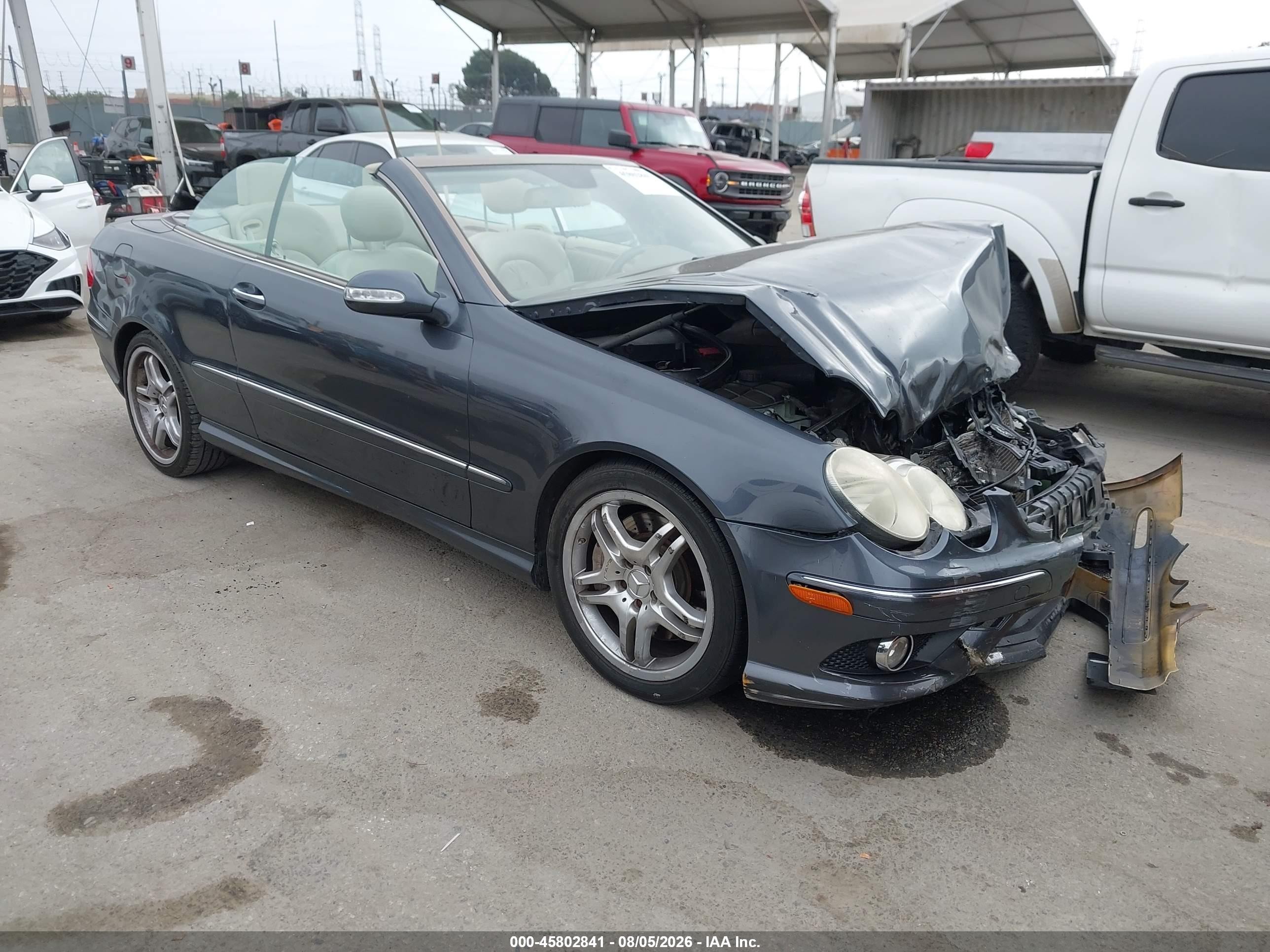 2008 Mercedes-Benz CLK 550, VIN WDBTK72F18T091211 — Перед