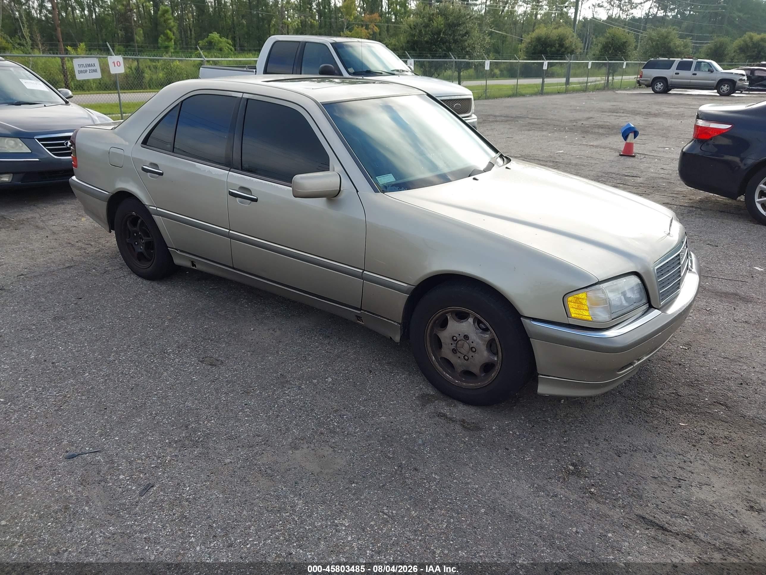 1999 Mercedes-Benz C 230/260/280/320, VIN WDBHA29G5XA672036 — Normal wear