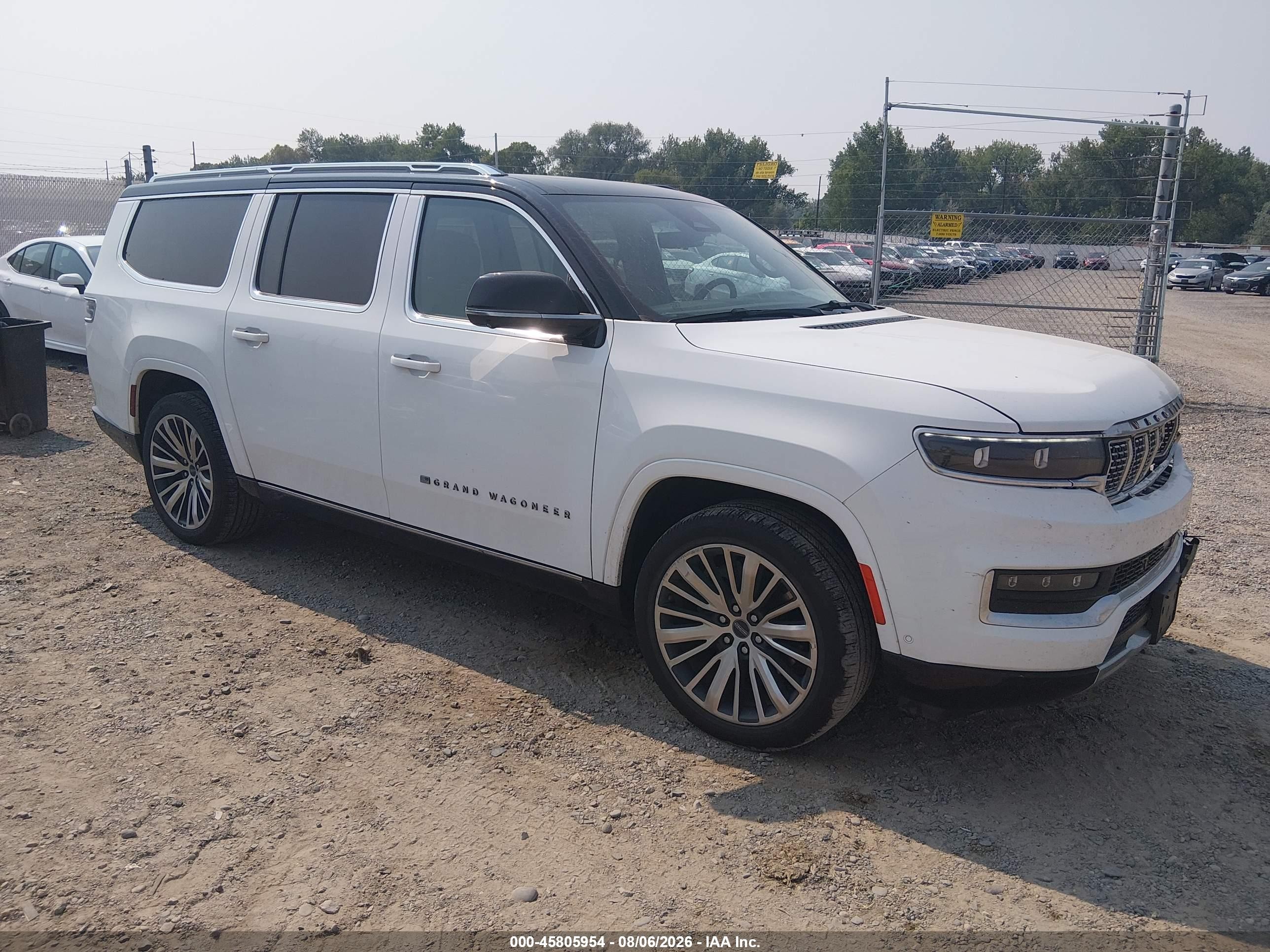 2024 Jeep Grand Wagoneer Series III, VIN 1C4SJSGPXRS171232 — Перед