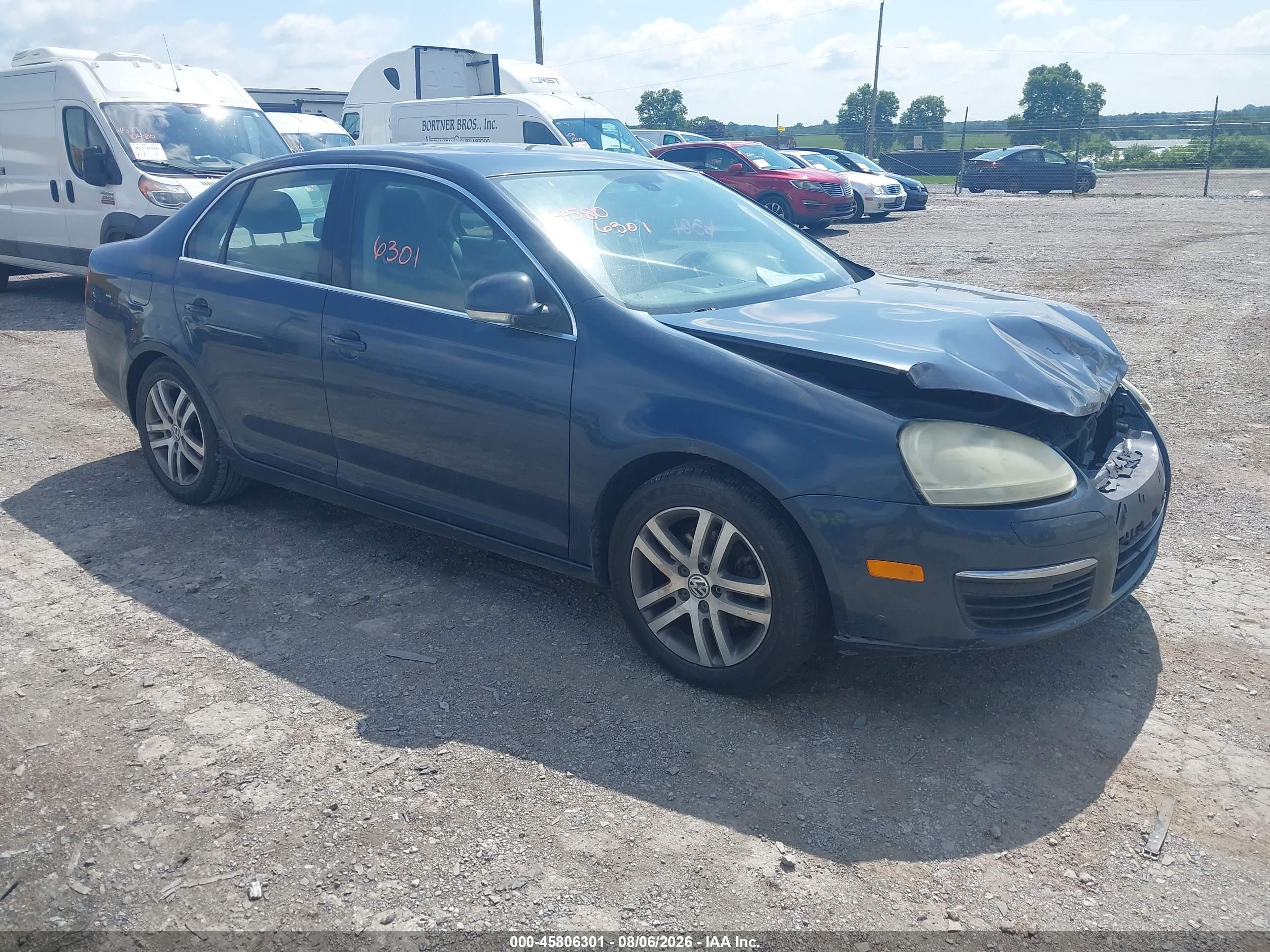 2005 Volkswagen Jetta 2.5L, VIN 3VWSF71K35M611657 — Front end