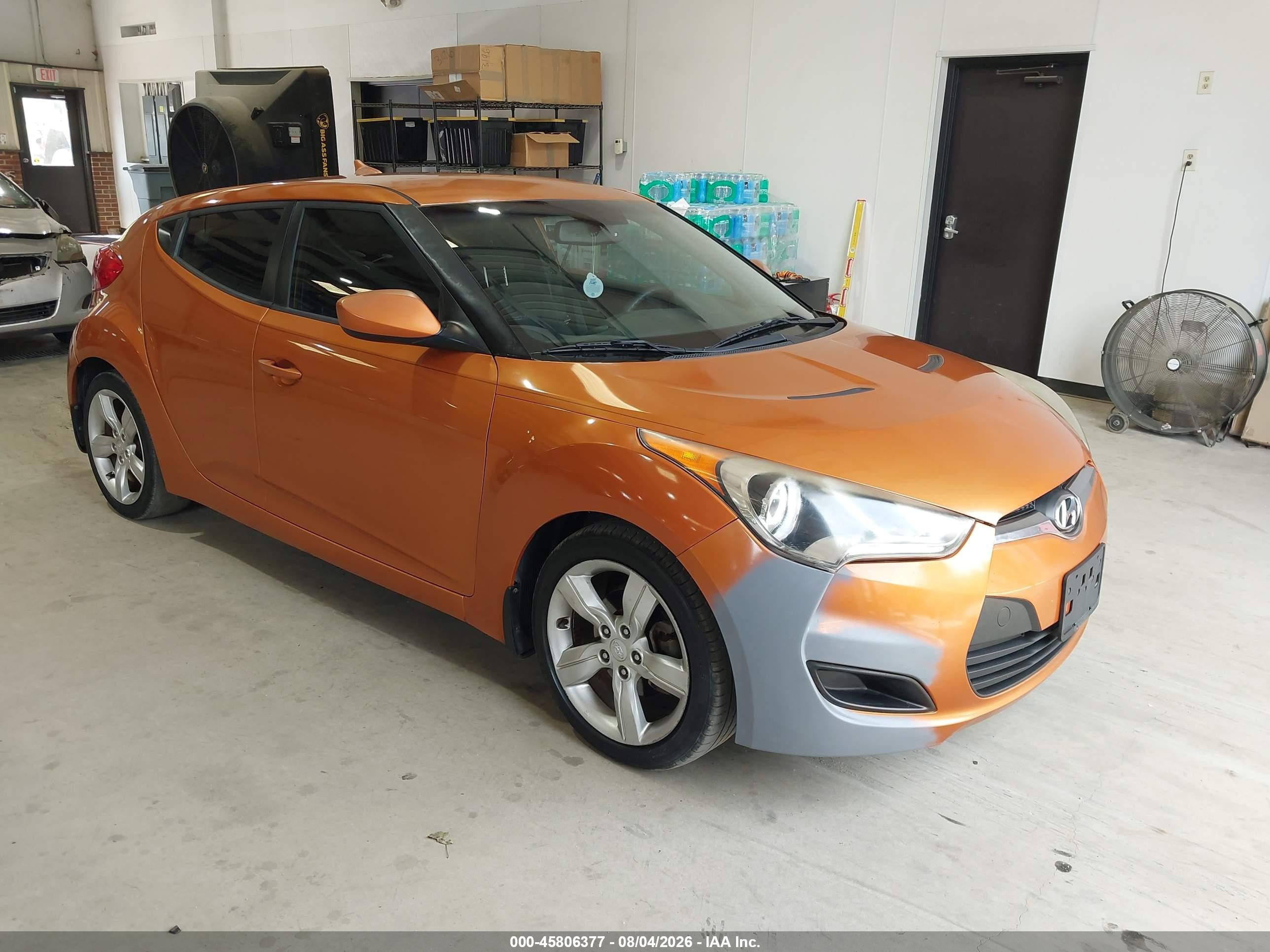 2013 Hyundai Veloster w/Black Int, VIN KMHTC6AD7DU155437 — Перед