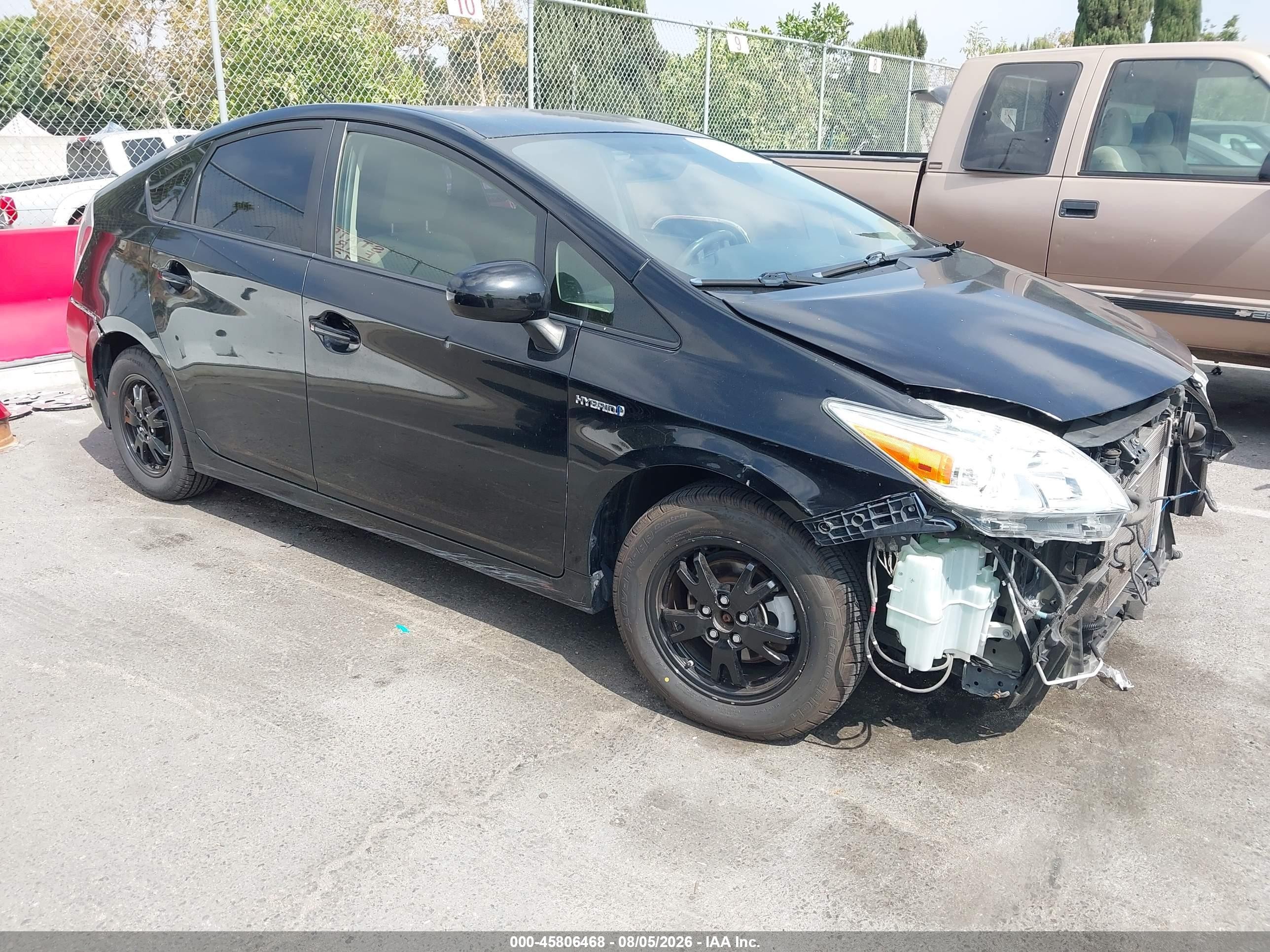 2013 Toyota Prius Three, VIN JTDKN3DU7D5645519 — Front end