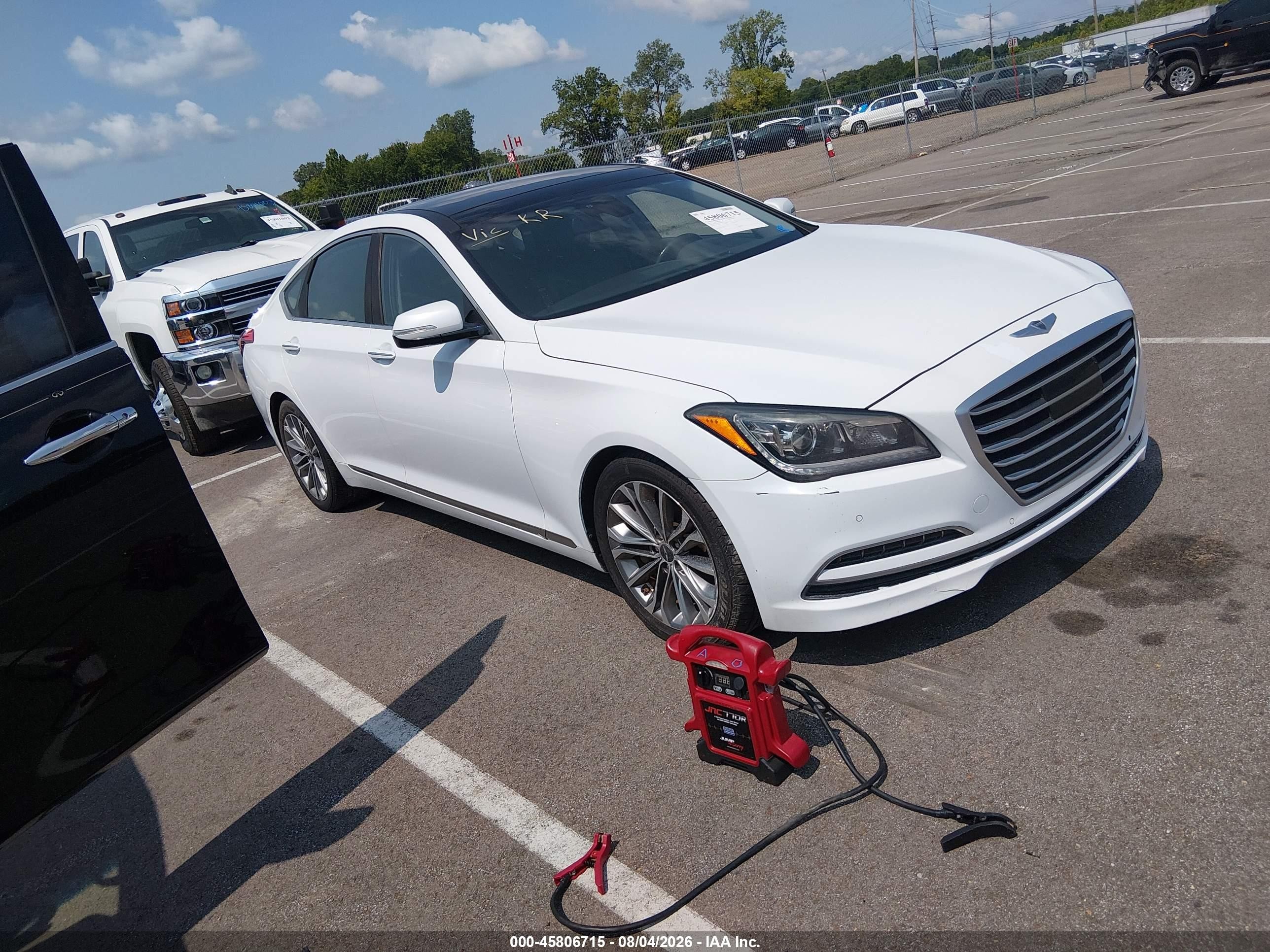 2015 Hyundai Genesis 3.8L, VIN KMHGN4JE2FU060876 — Перед