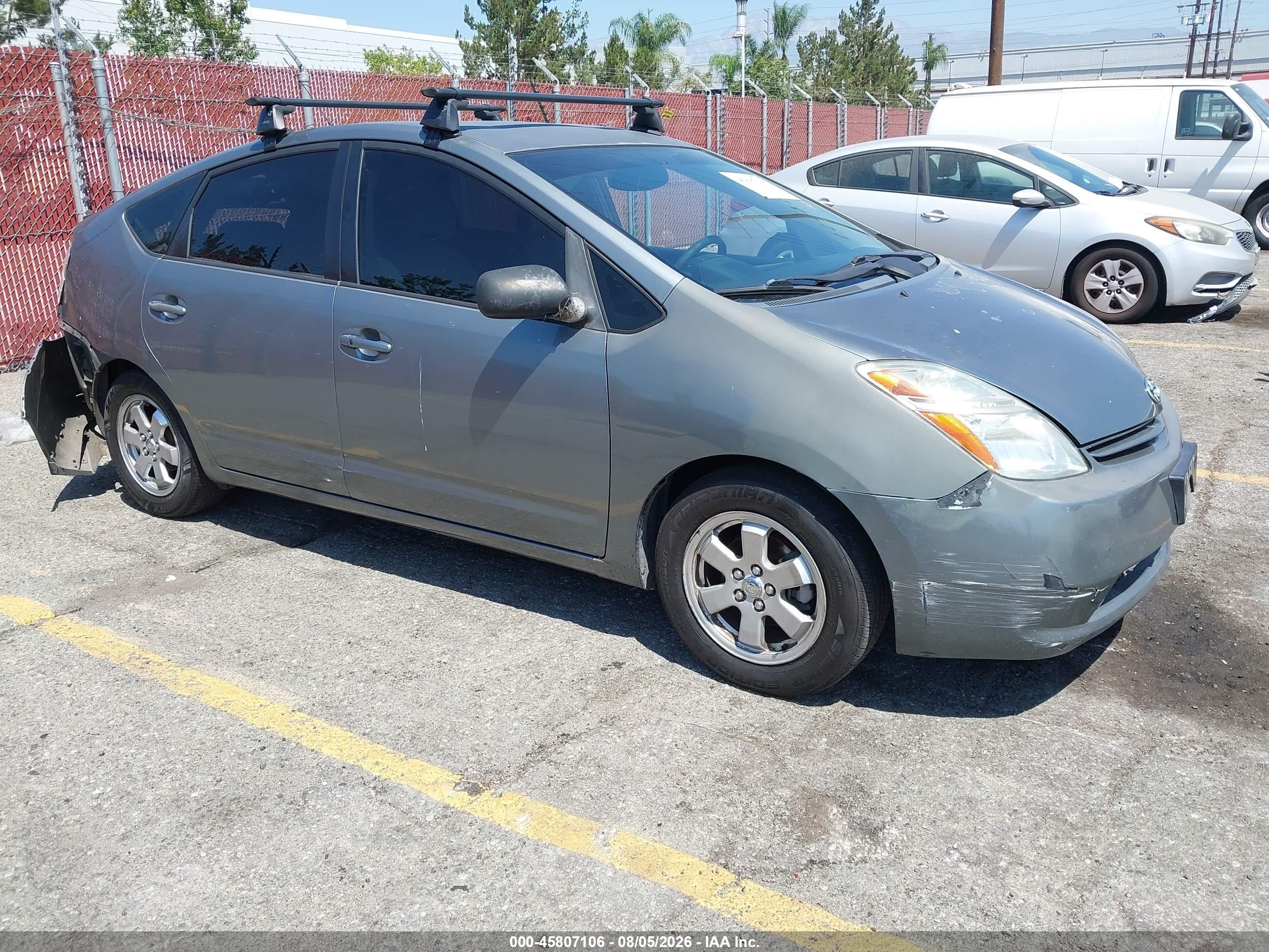 2005 Toyota Prius, VIN JTDKB20U953050256 — Зад