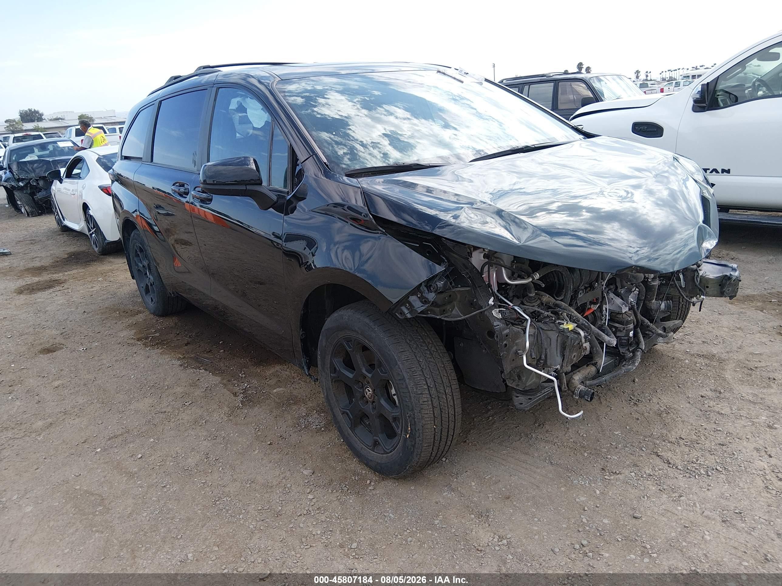 2025 Toyota Sienna Woodland Edition, VIN 5TDCSKFC3SS175878 — Front end