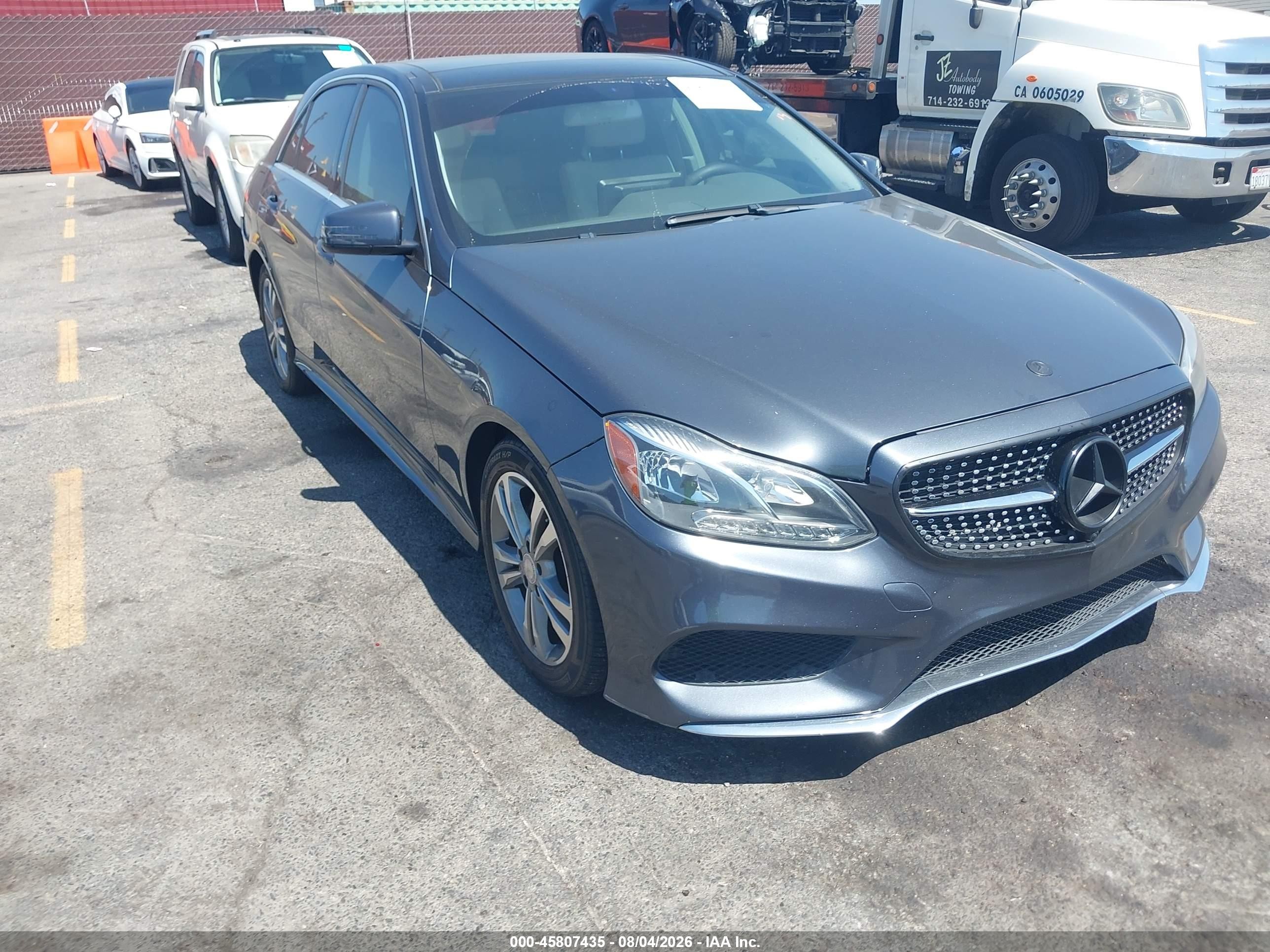 2014 Mercedes-Benz E 400 Sport, VIN WDDHF9FB0EA960327 — Rear end