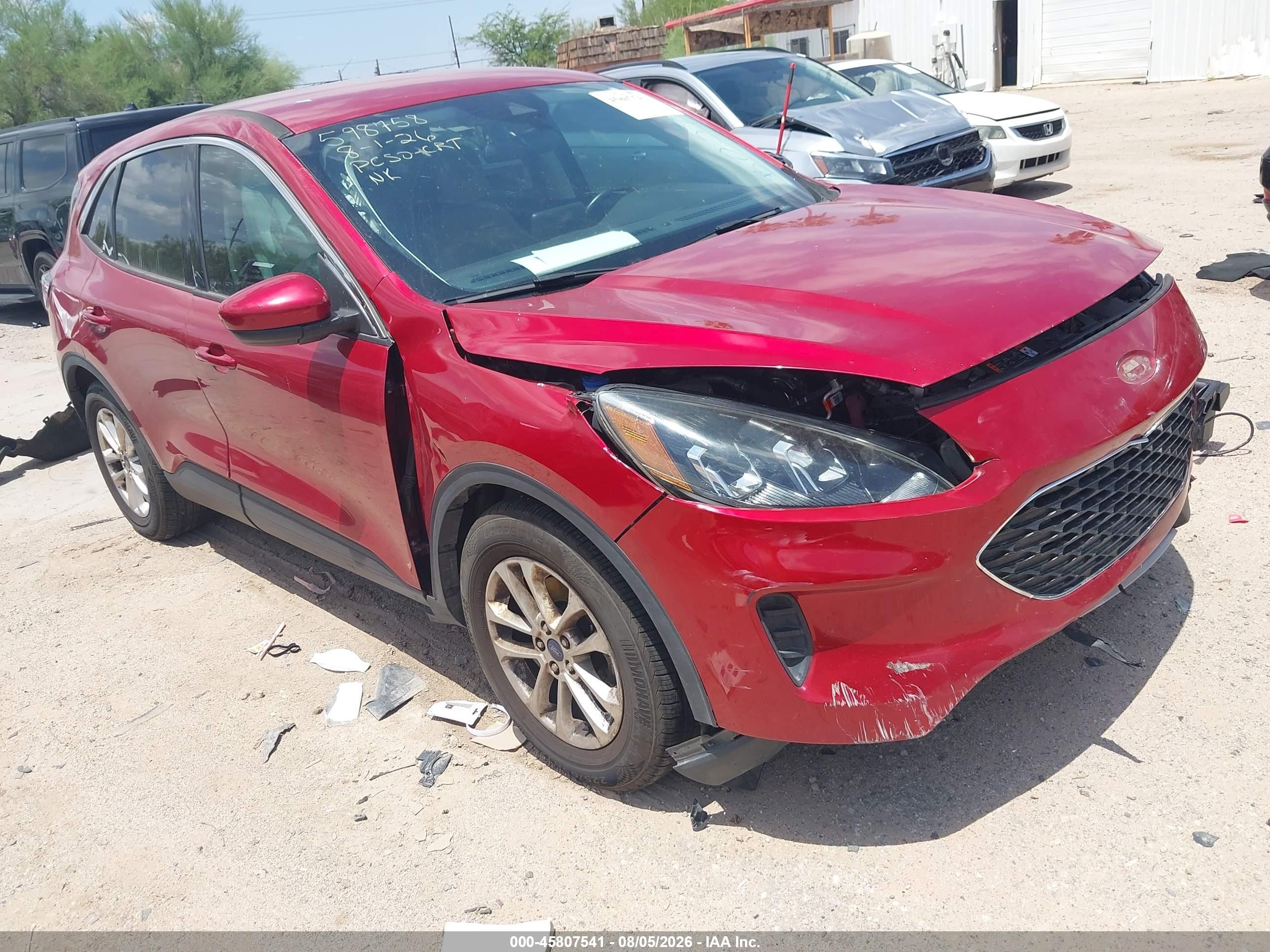 2021 Ford Escape SE, VIN 1FMCU0G69MUB05996 — Front end