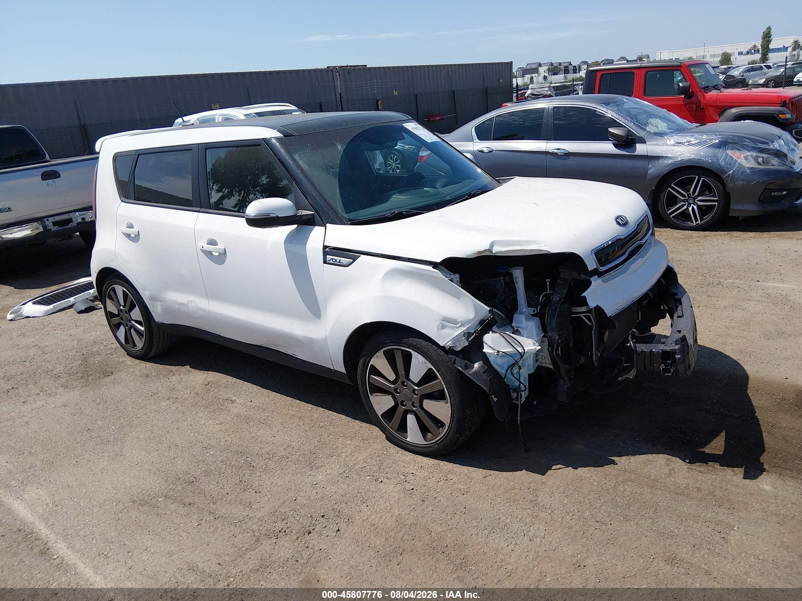 2015 Kia Soul +, VIN KNDJX3A5XF7192815 — Front end