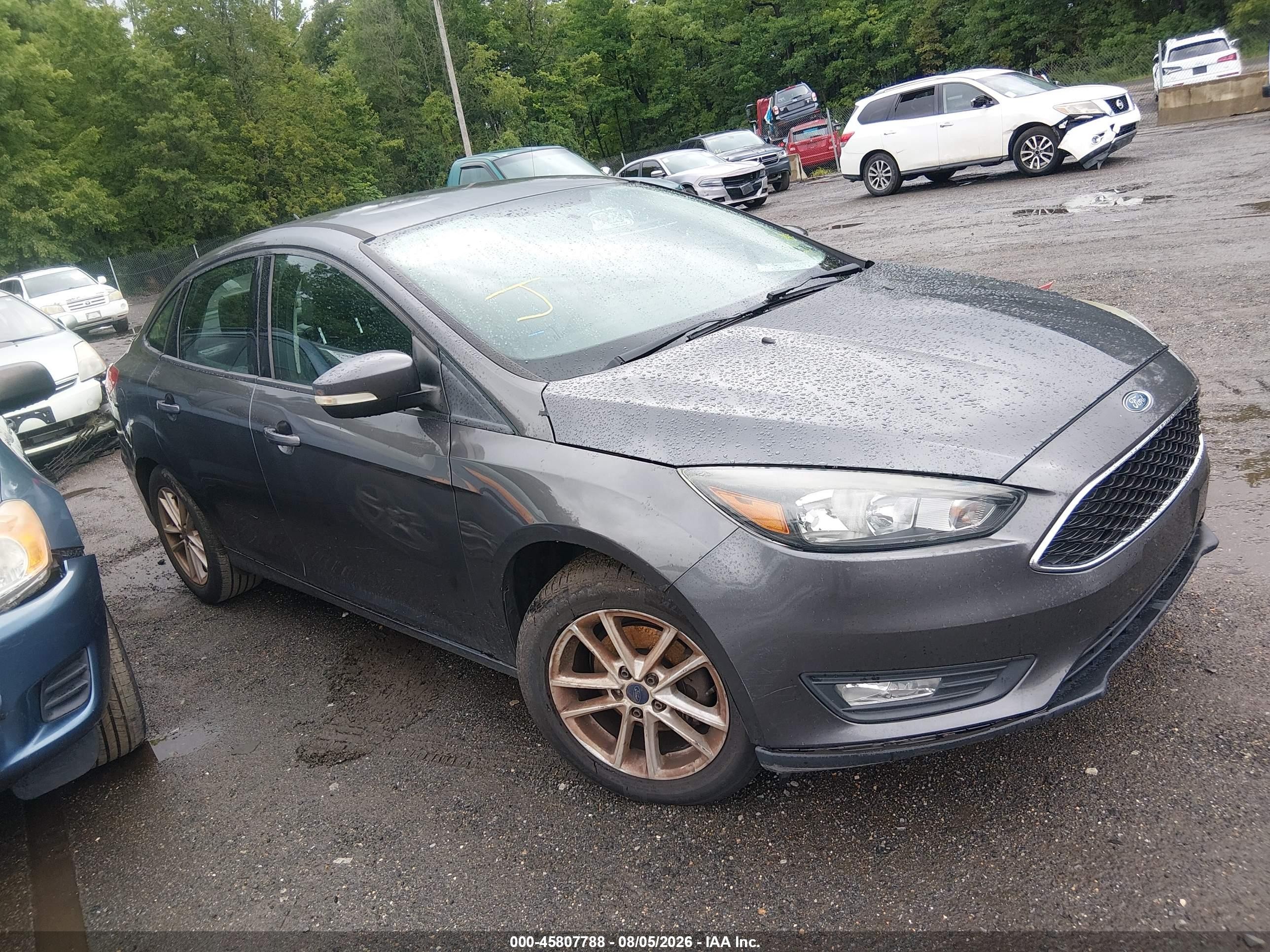 2015 Ford Focus SE, VIN 1FADP3F29FL319417 — Normal wear