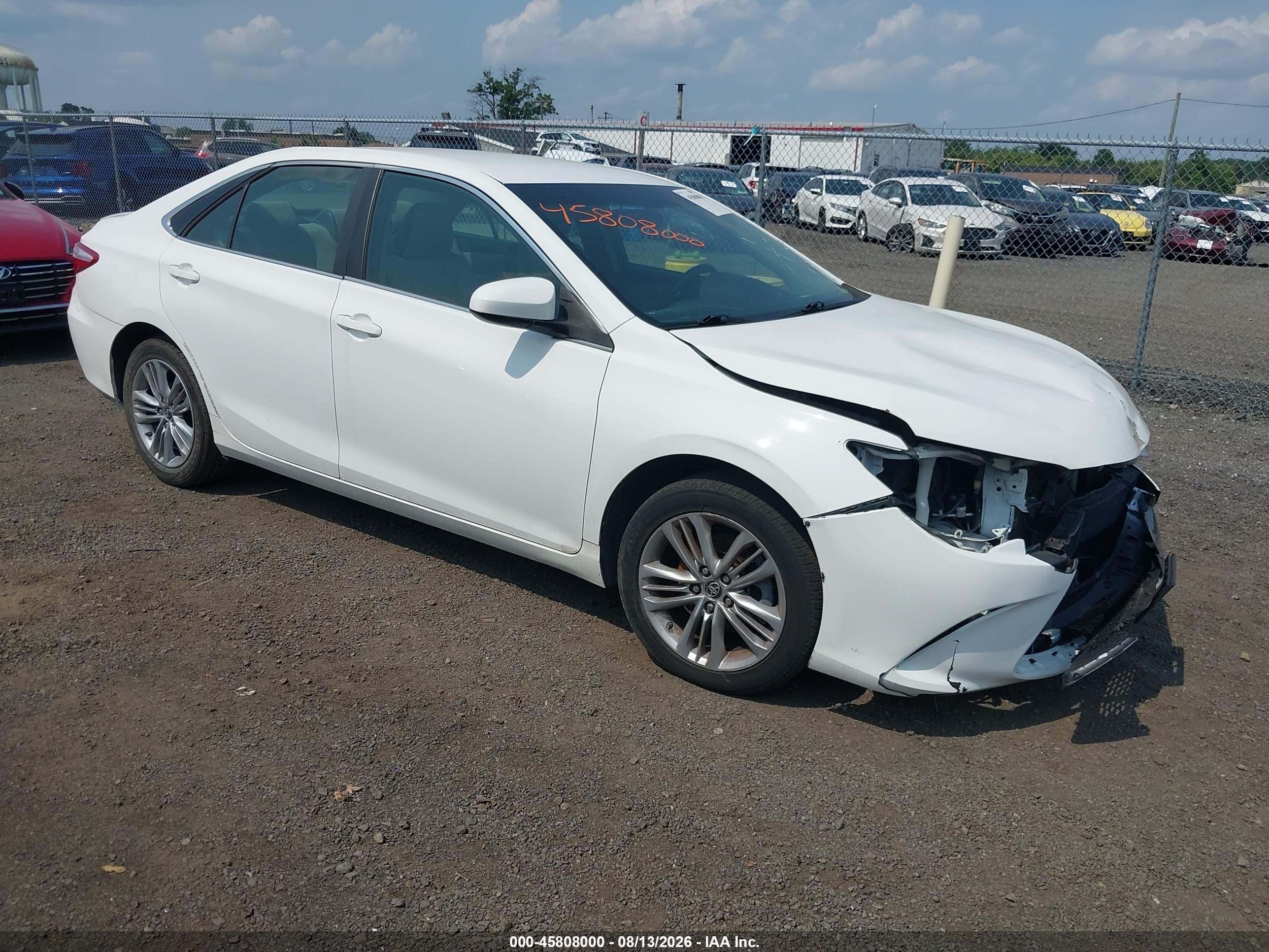 2016 Toyota Camry LE, VIN 4T1BF1FK3GU172432 — Front end