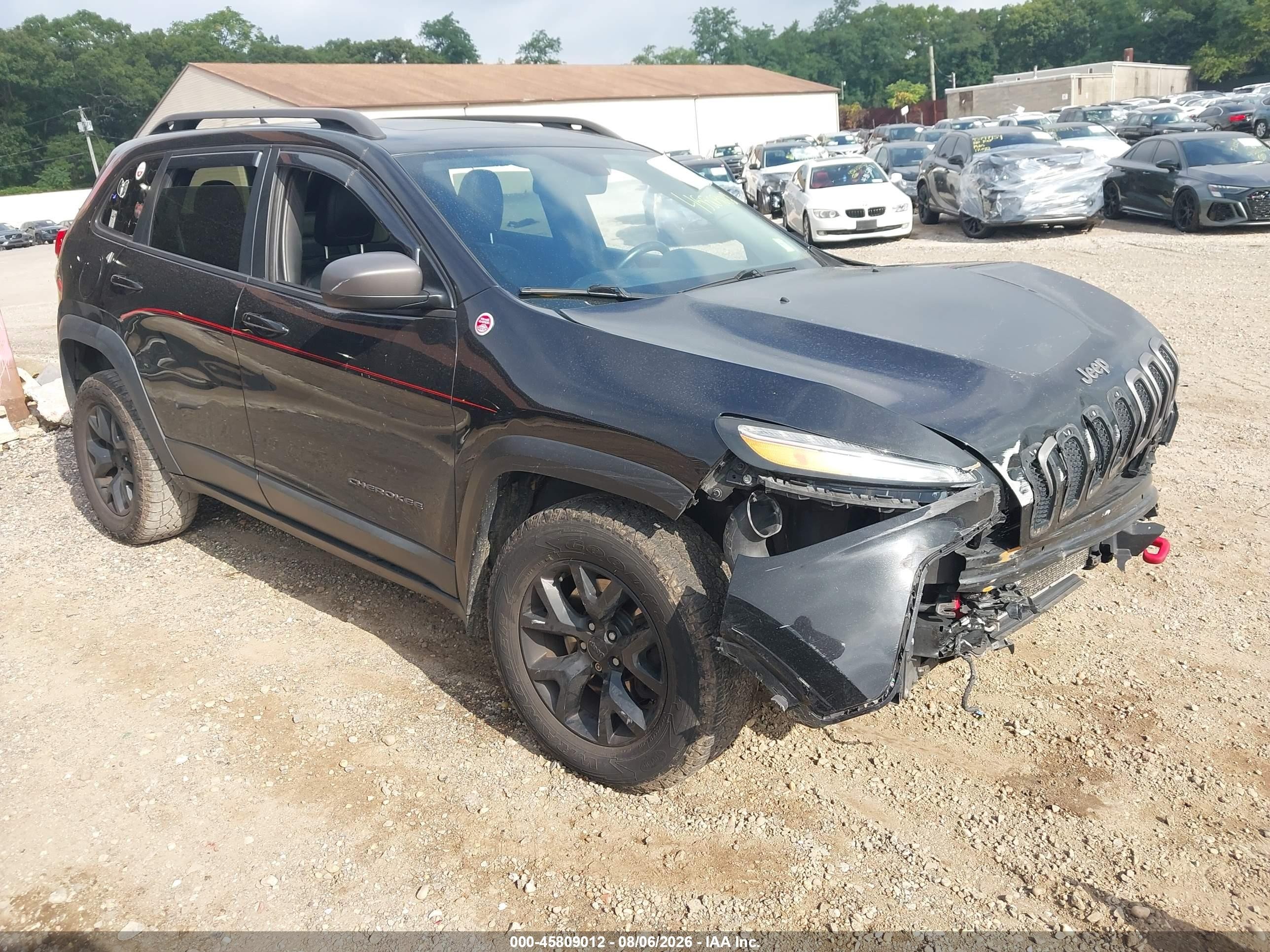 2014 Jeep Cherokee Trailhawk, VIN 1C4PJMBS0EW267788 — Front end