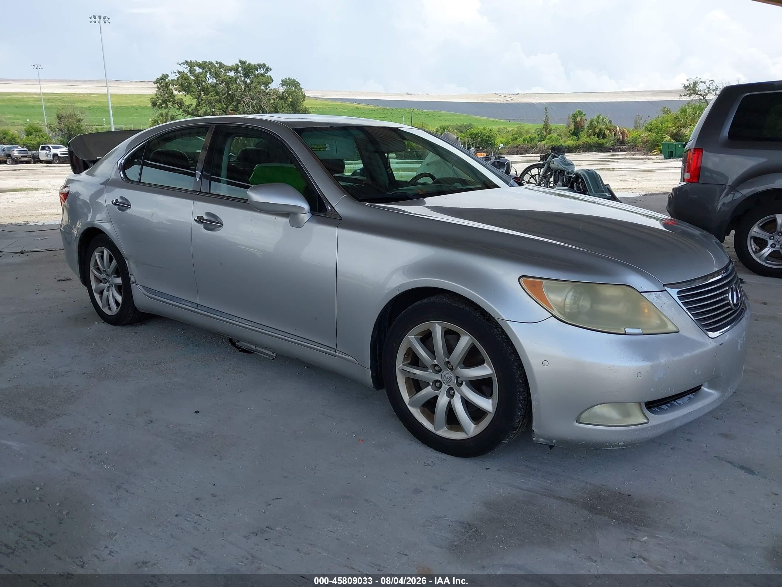 2008 Lexus LS 460, VIN JTHBL46FX85053563 — Normal wear