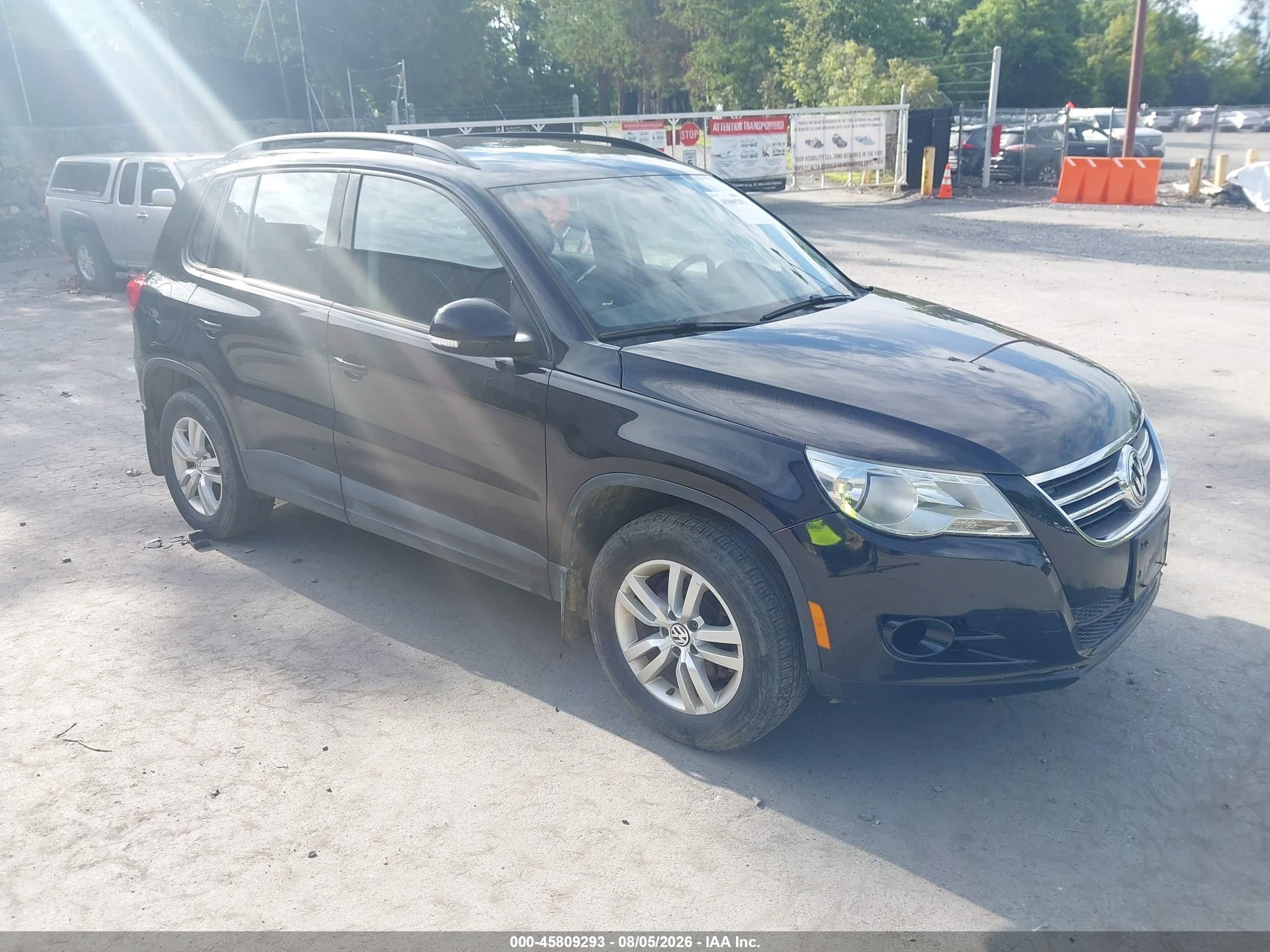 2015 Volkswagen Tiguan SEL, VIN WVGBV7AXXFW582396 — Normal wear