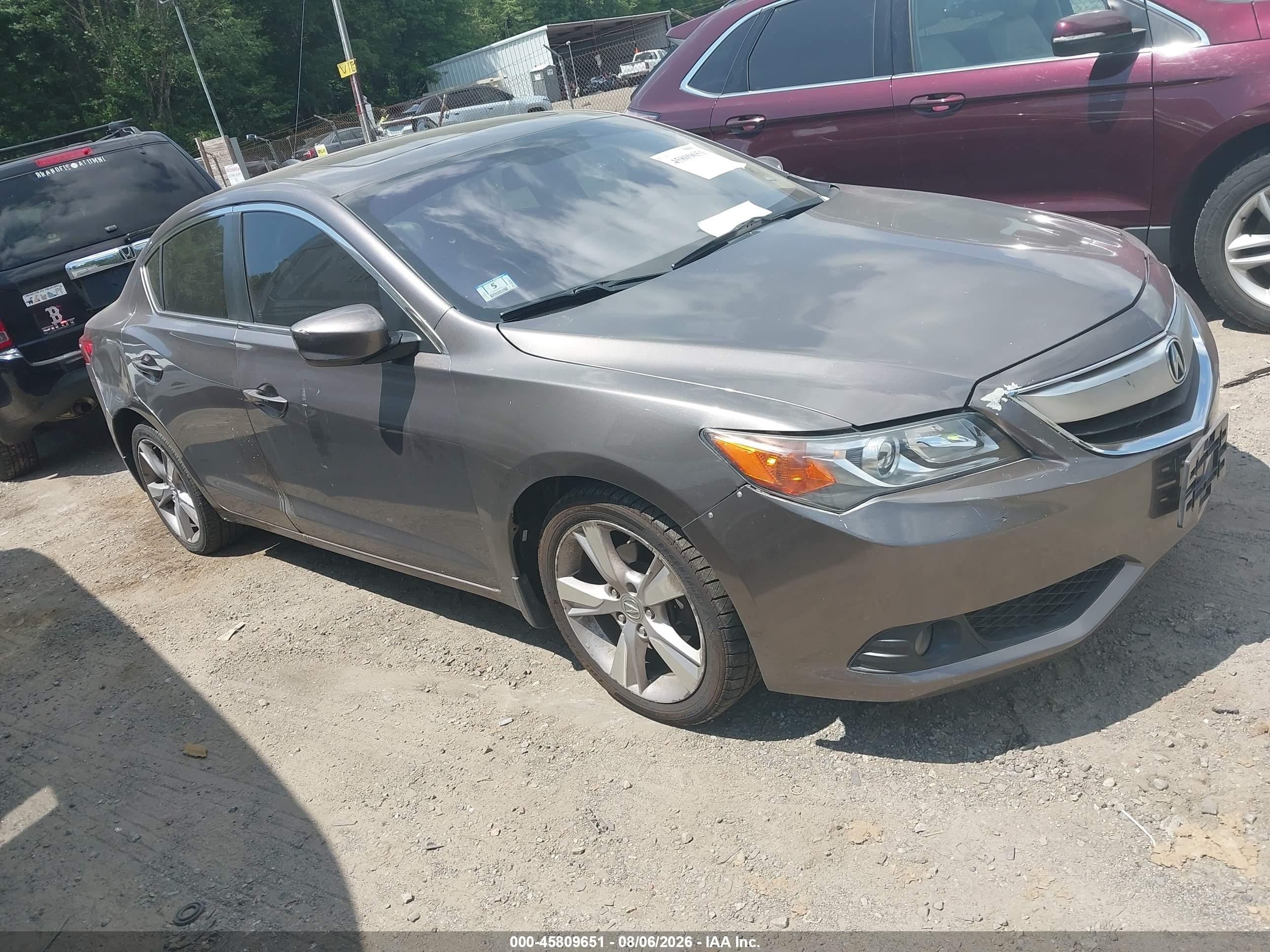 2014 Acura ILX Premium, VIN 19VDE1F51EE009034 — Rear end