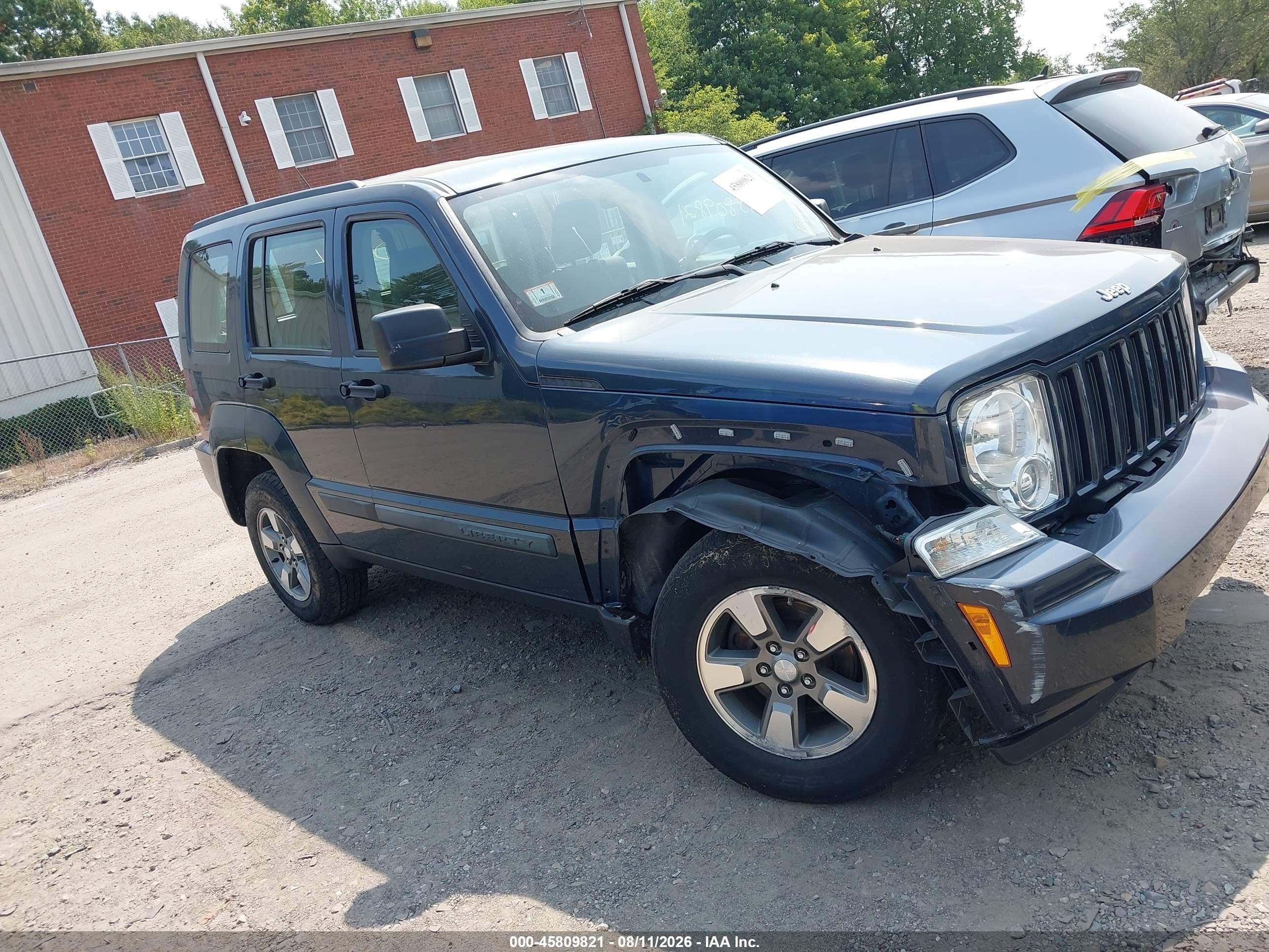 2008 Jeep Liberty Sport, VIN 1J8GN28K18W225319 — Перед
