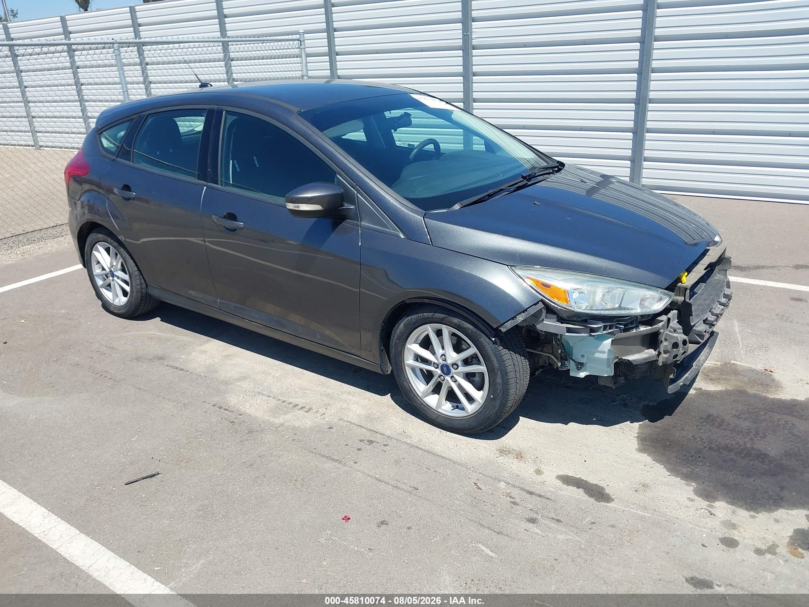 2017 Ford Focus SE, VIN 1FADP3K23HL215031 — Front end