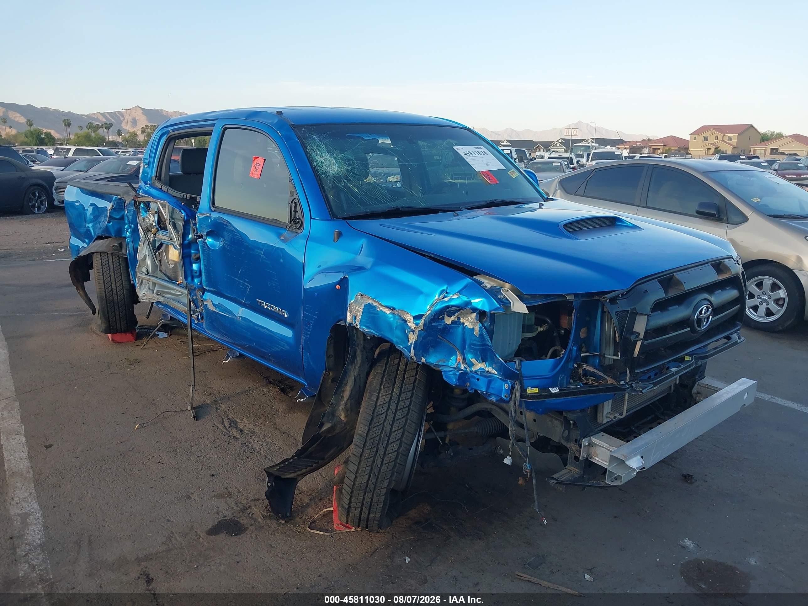 2005 Toyota Tacoma PreRunner, VIN 5TEJU62N15Z021922 — Side