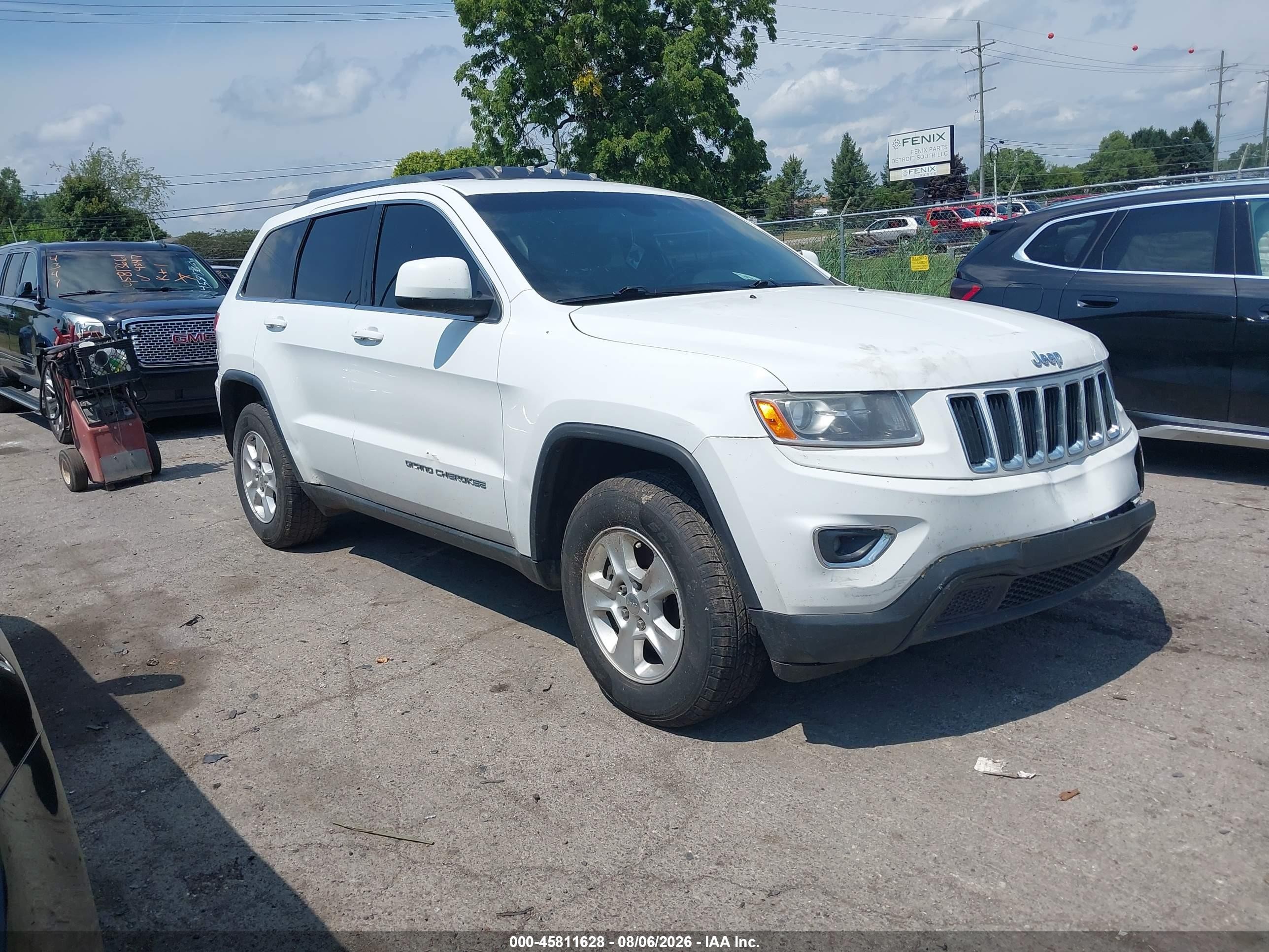 2014 Jeep Grand Cherokee Laredo, VIN 1C4RJFAGXEC128769 — Normal wear
