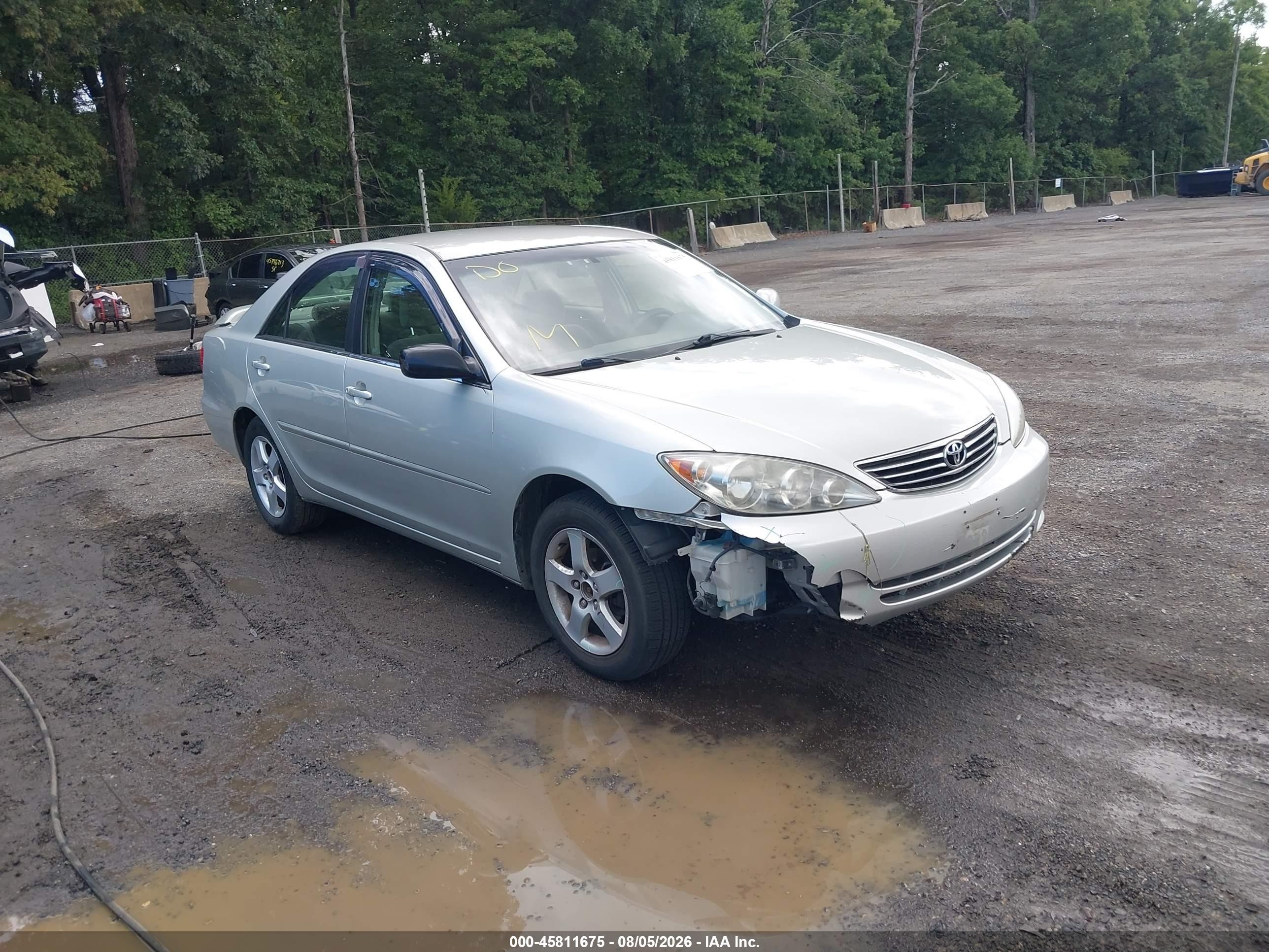 2005 Toyota Camry STD, VIN JTDBE32K953015001 — Front end