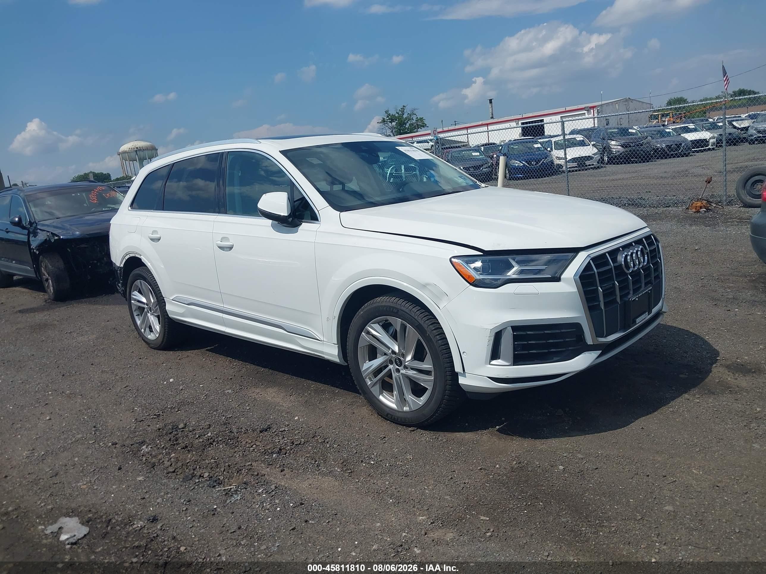 2021 Audi Q7 Premium Plus, VIN WA1LXAF72MD014252 — Зад
