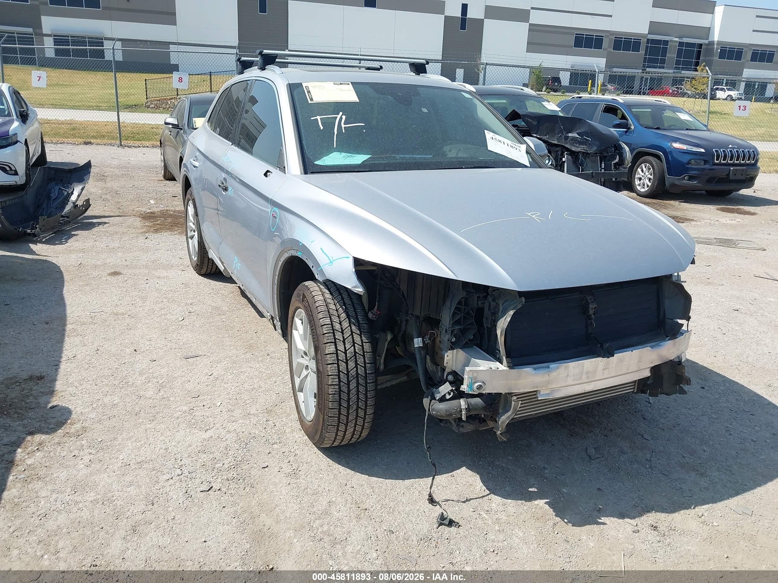 2022 Audi Q5 S line Premium, VIN WA1GAAFYXN2092397 — Front end