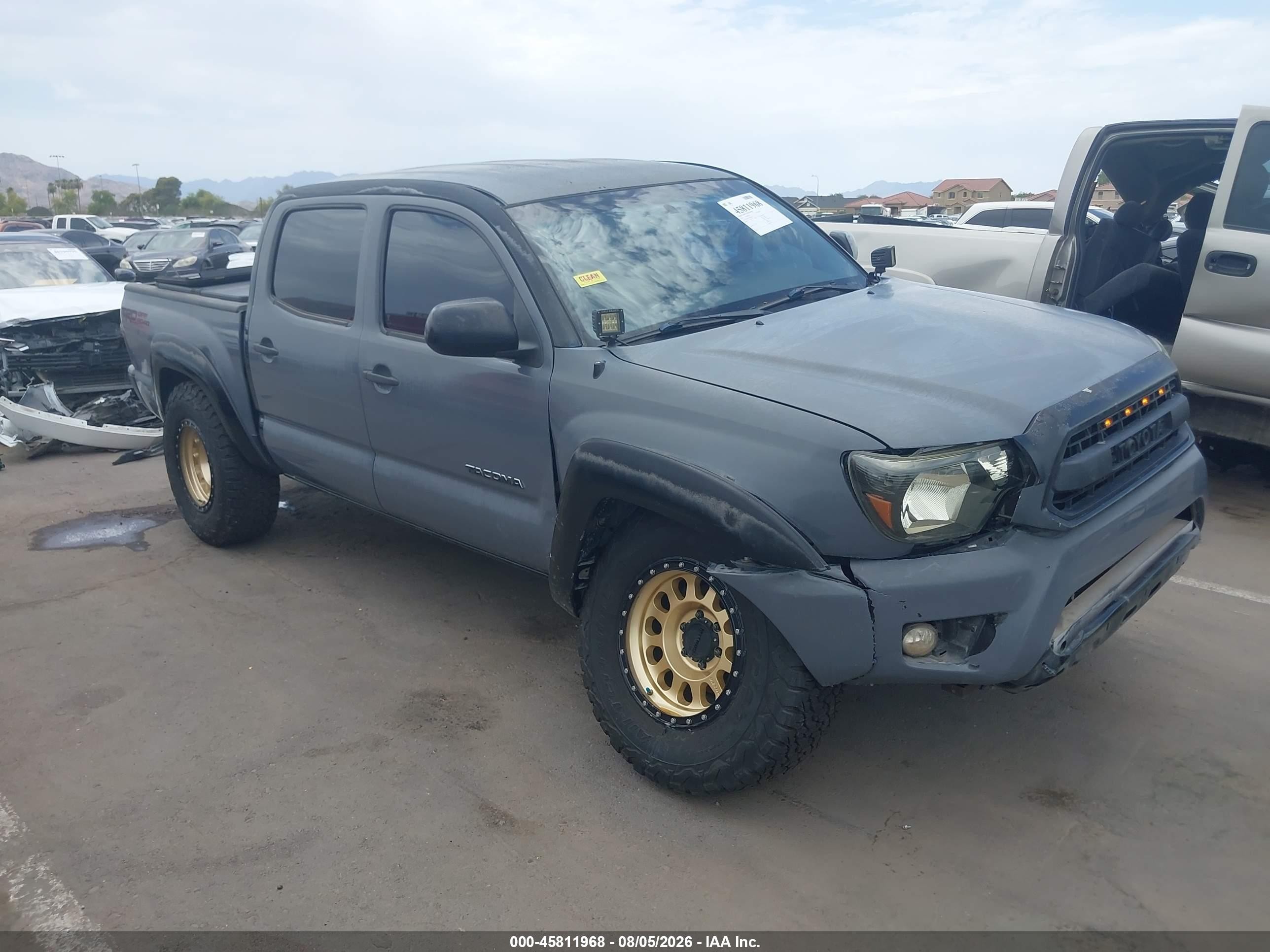 2013 Toyota Tacoma PreRunner, VIN 3TMJU4GN5DM152876 — Перед