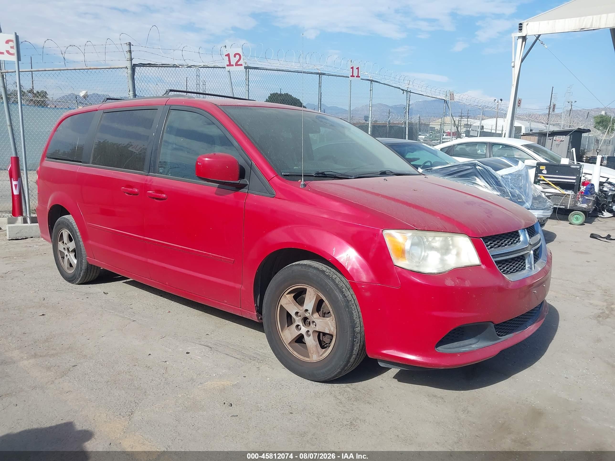 2013 Dodge Grand Caravan SXT, VIN 2C4RDGCG1DR635995 — Normal wear