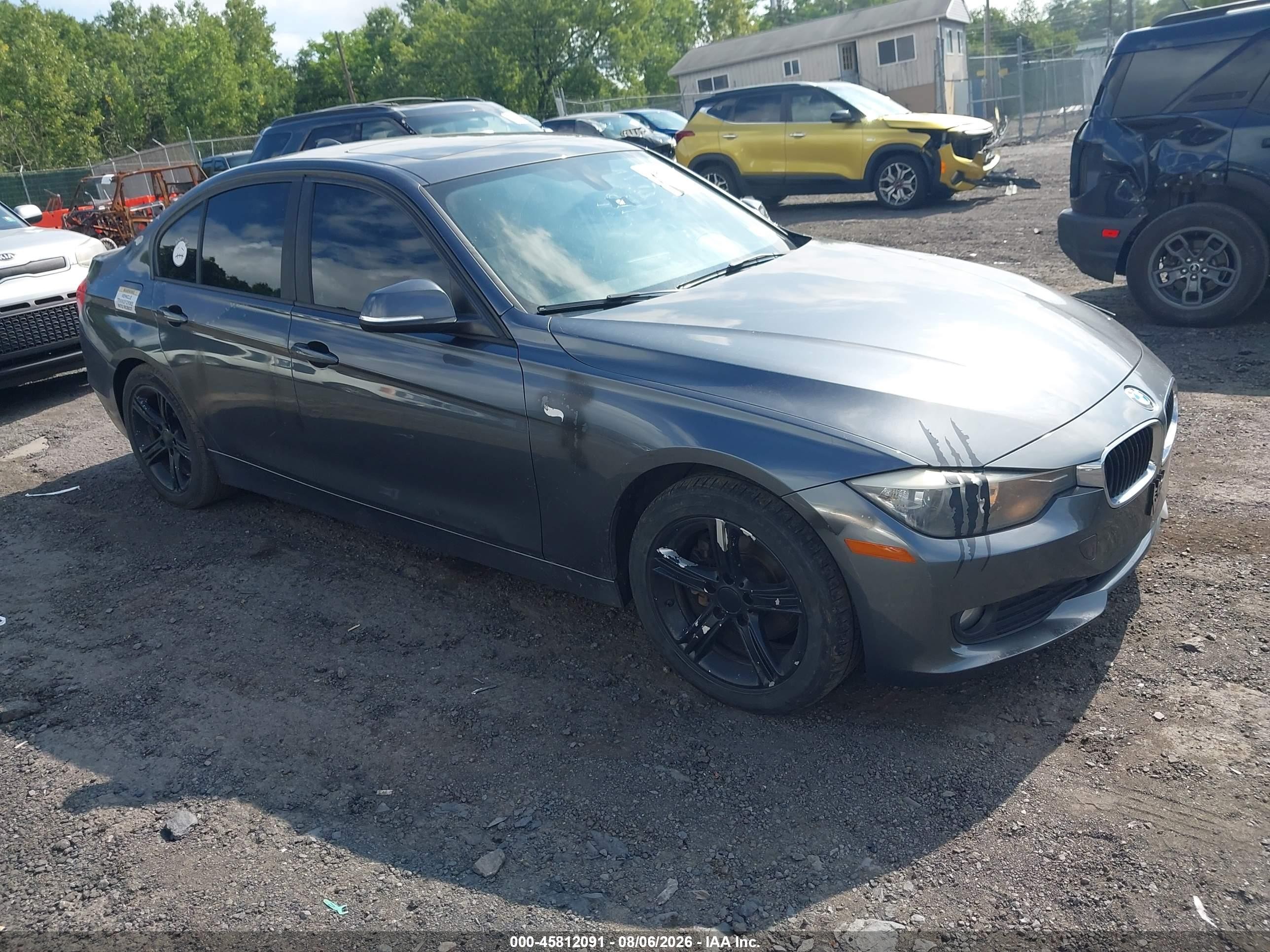 2014 BMW 3 Series 320i xDrive, VIN WBA3C3C56EF983698 — Normal wear