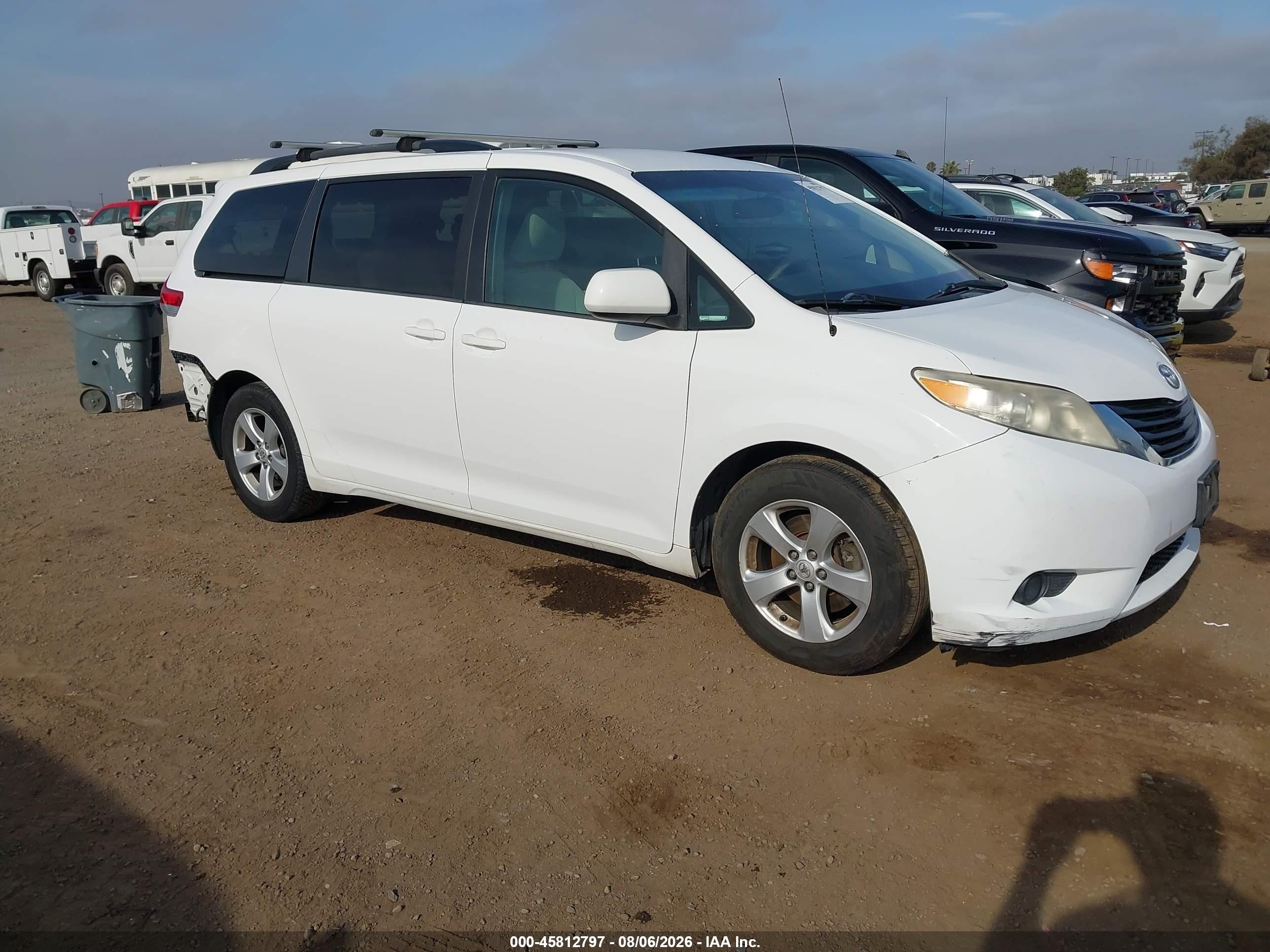 2014 Toyota Sienna LE, VIN 5TDKK3DC5ES427011 — Rear end