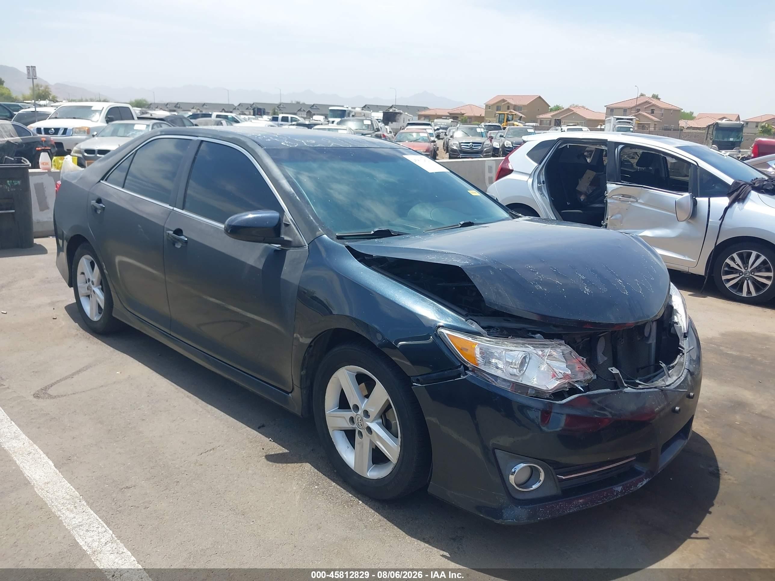 2014 Toyota Camry SE, VIN 4T1BF1FK3EU429764 — Front end