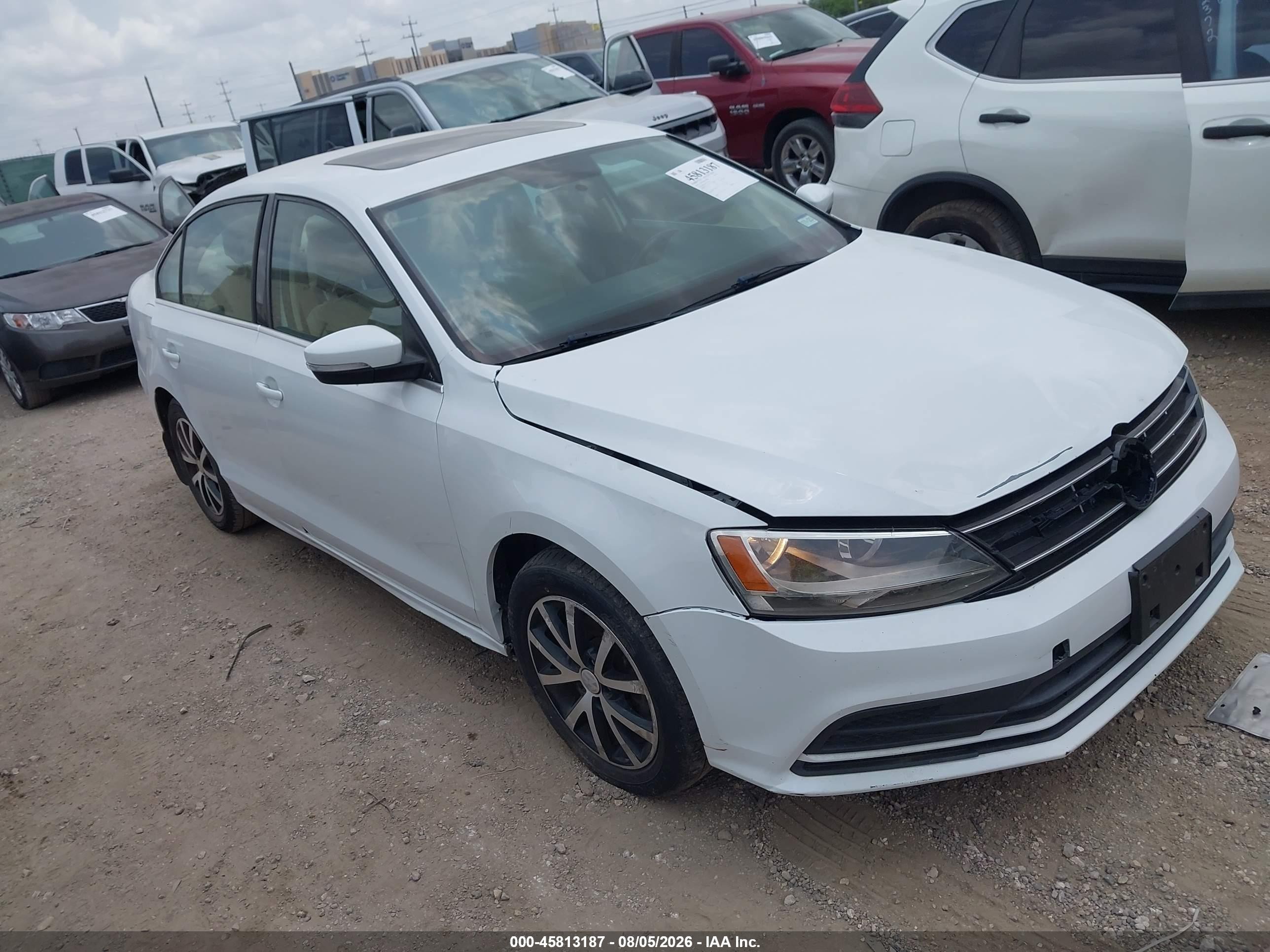 2018 Volkswagen Jetta SE, VIN 3VWDB7AJ5JM237641 — Normal wear