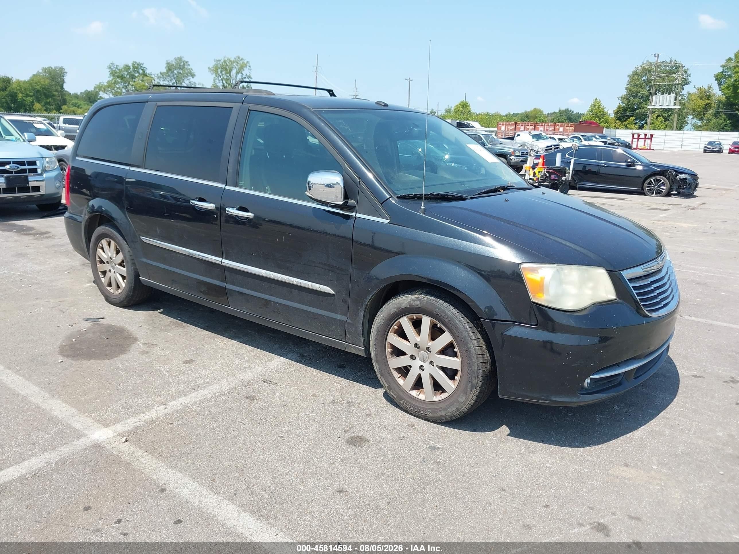 2011 Chrysler Town & Country Touring L, VIN 2A4RR8DG7BR684065 — Normal wear