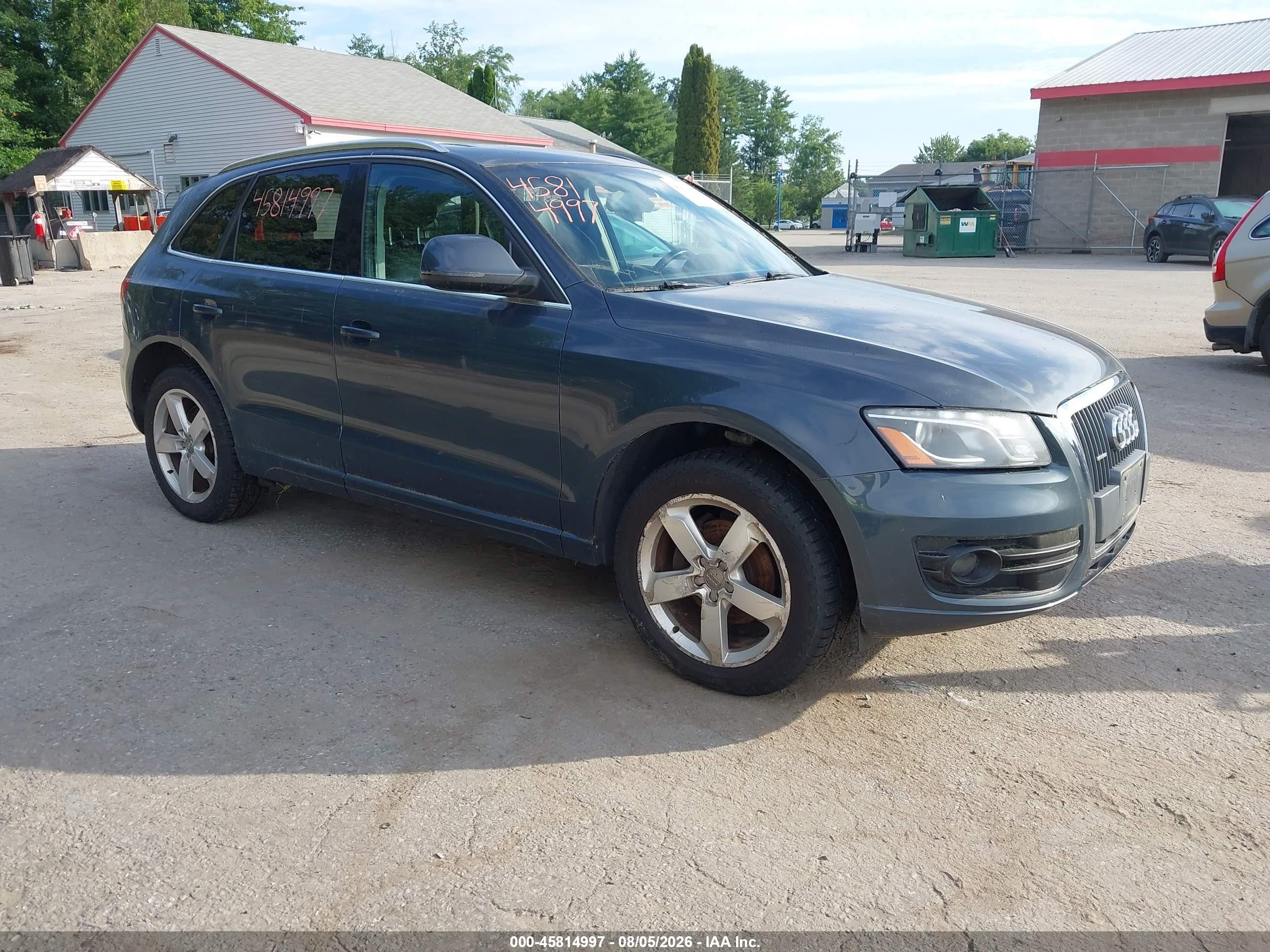 2011 Audi Q5 Premium Plus, VIN WA1LFAFP1BA075092 — Normal wear
