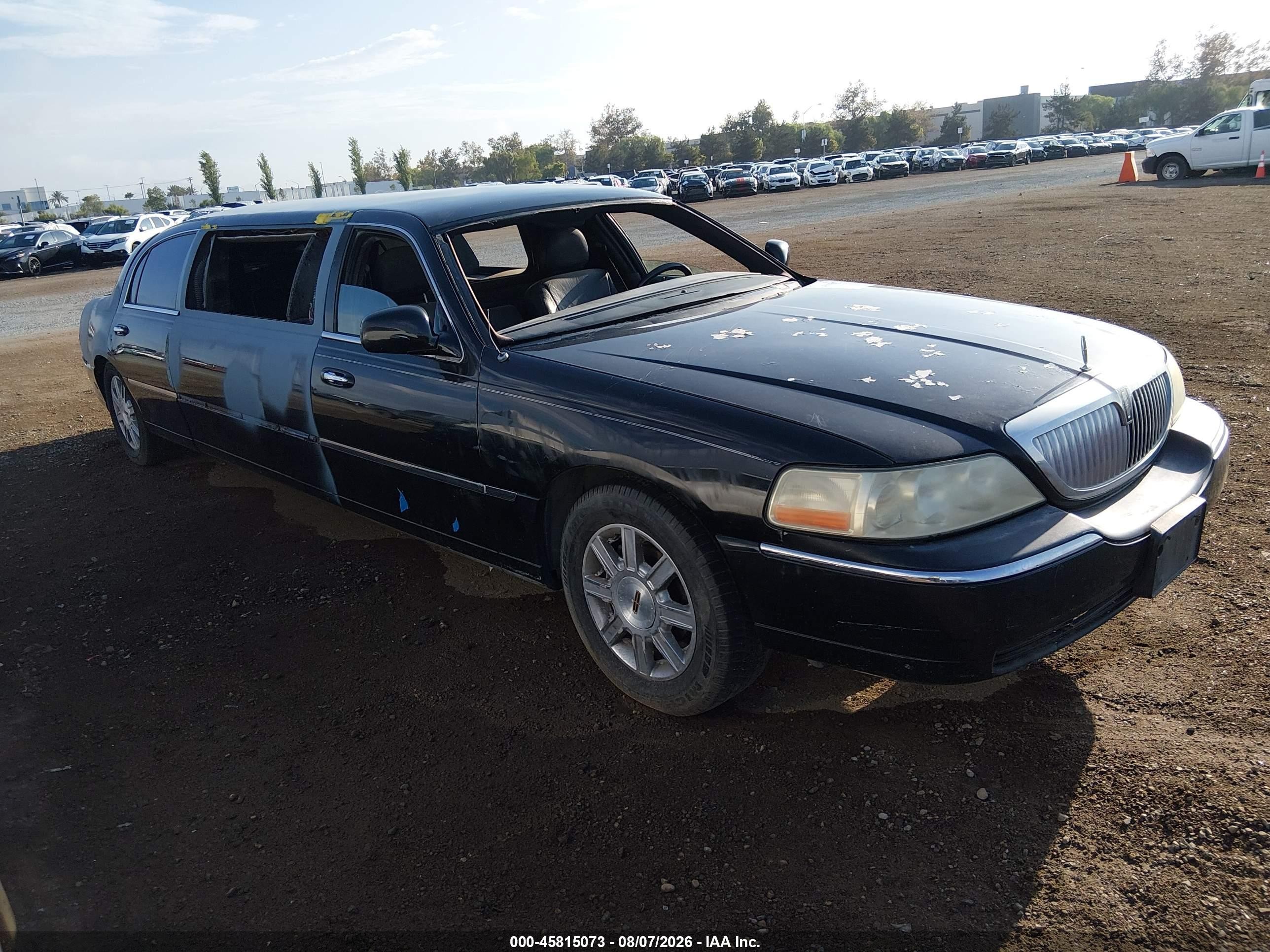 2005 Lincoln Town Car Executive, VIN 1L1FM88WX5Y652538 — Normal wear
