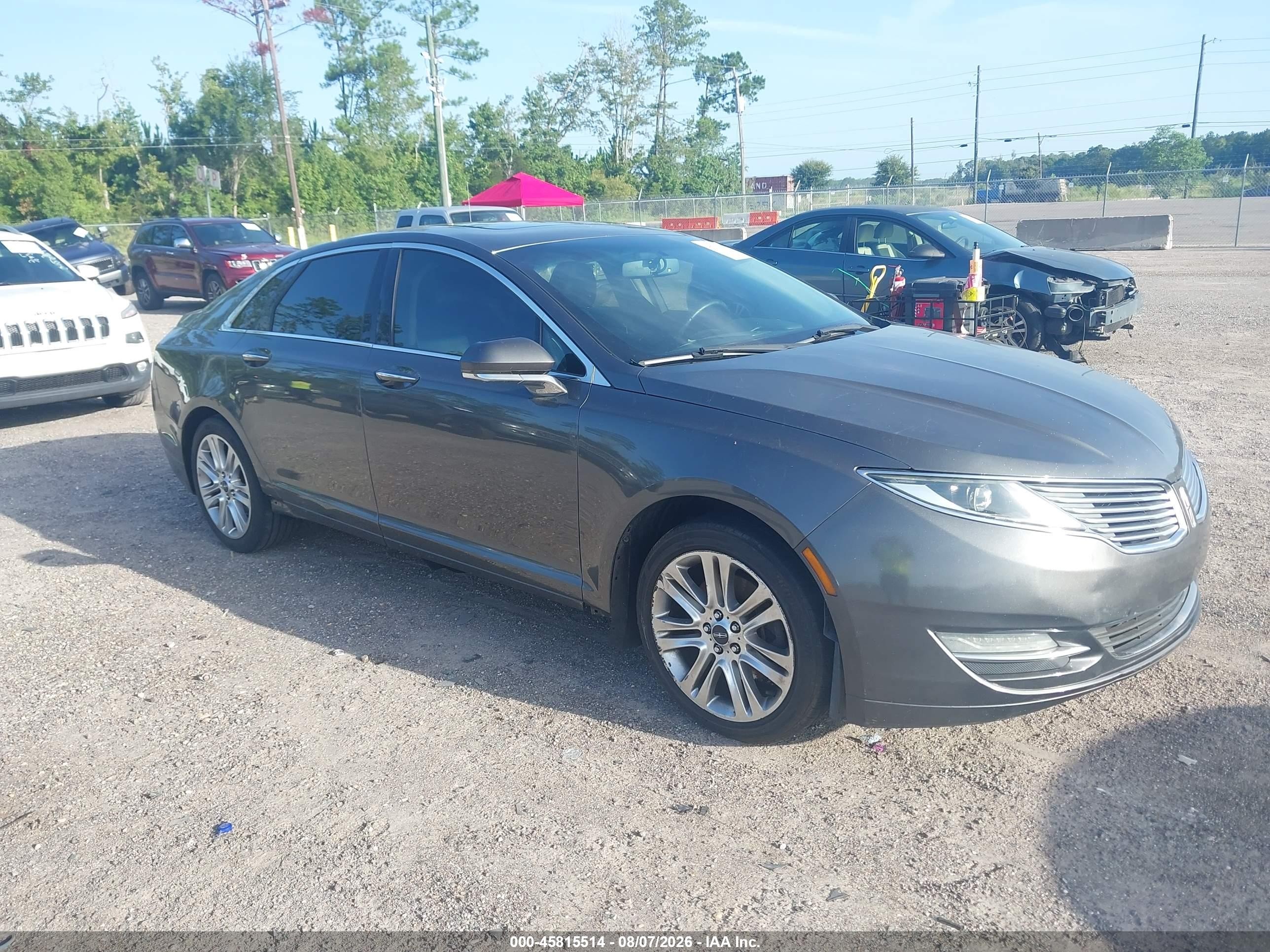 2016 Lincoln MKZ, VIN 3LN6L2G92GR606892 — Normal wear