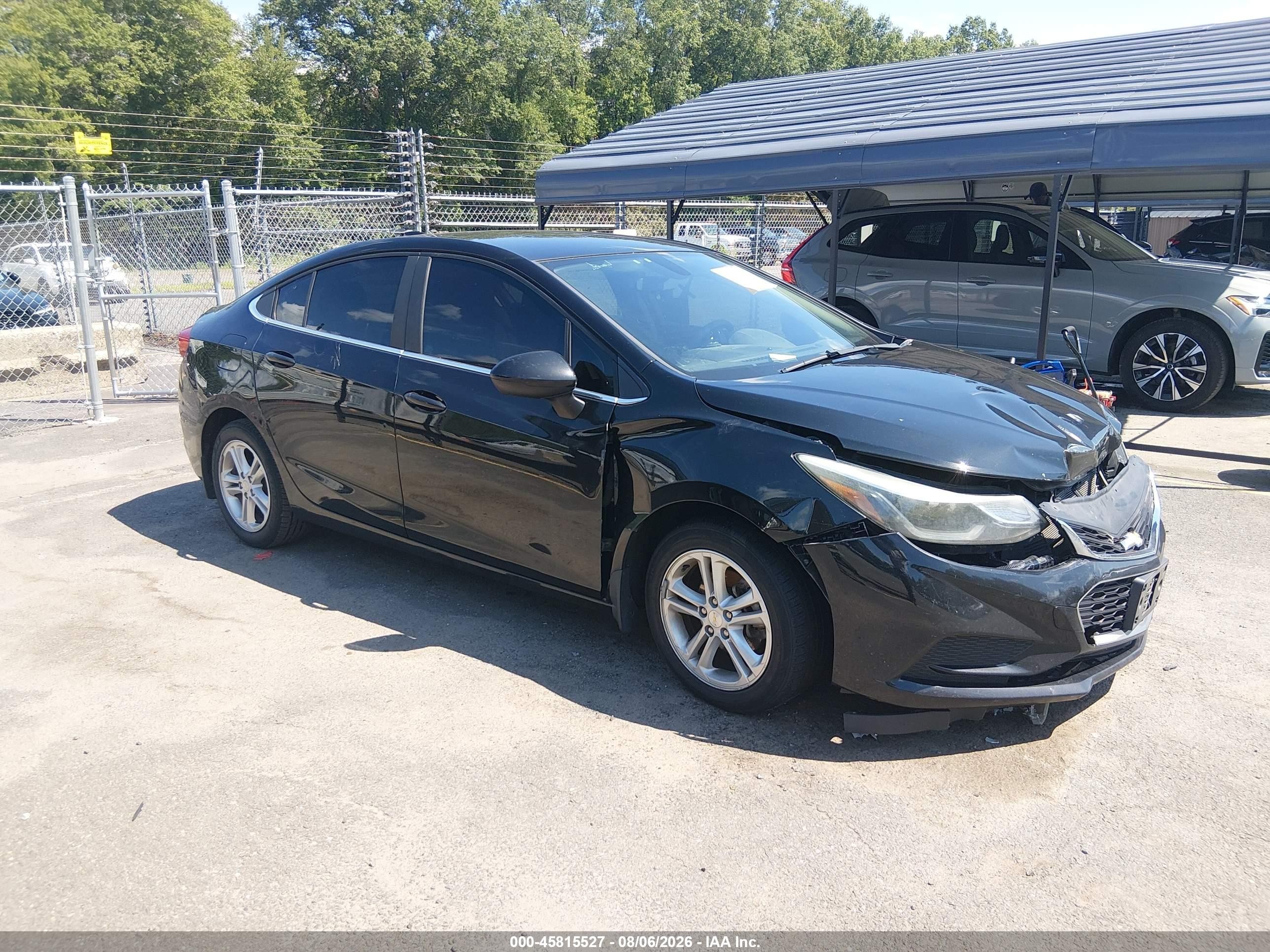 2018 Chevrolet Cruze LT, VIN 1G1BE5SM9J7137642 — Front end