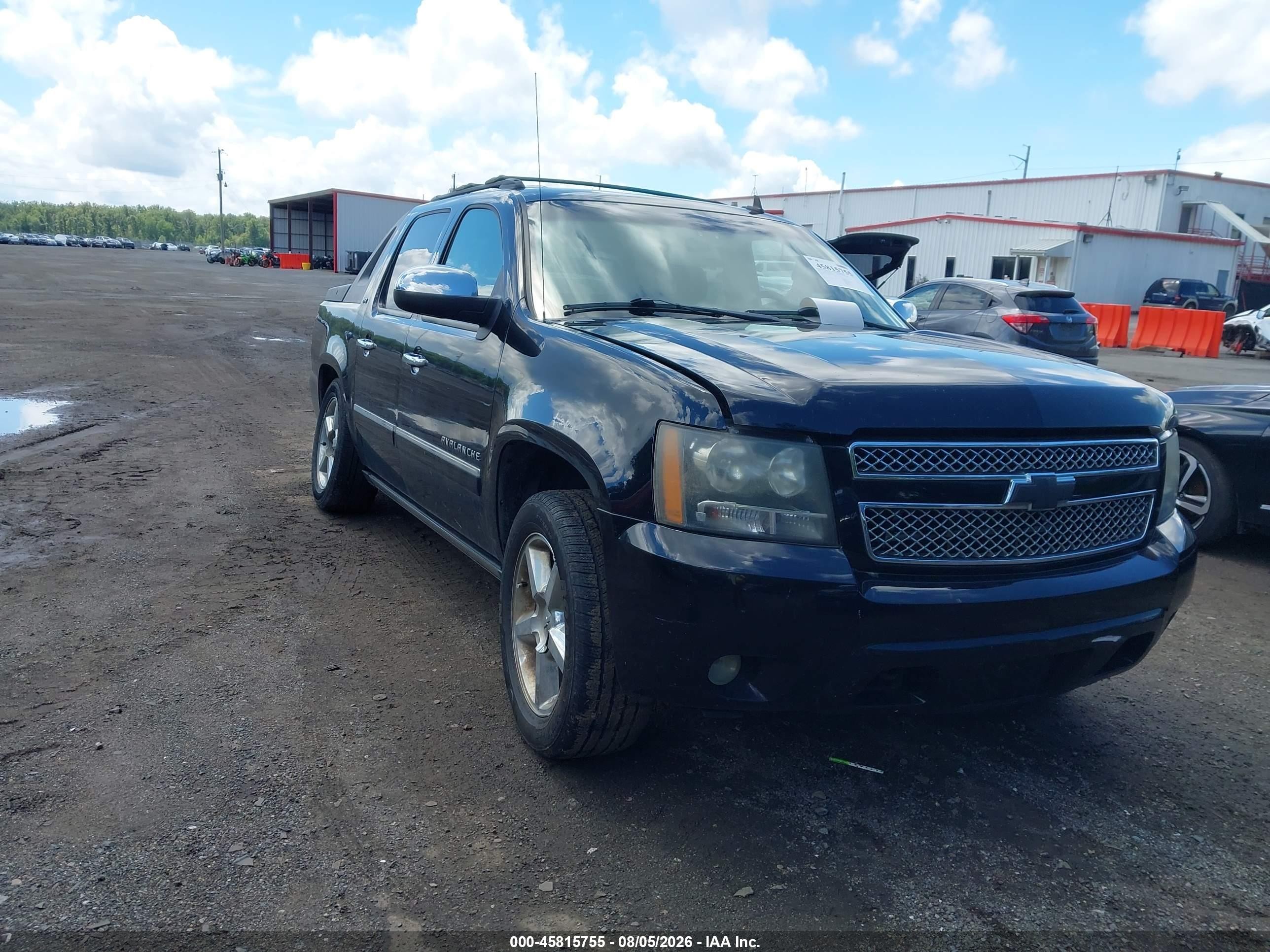 2011 Chevrolet Avalanche LTZ, VIN 3GNTKGE32BG326553 — Rear end