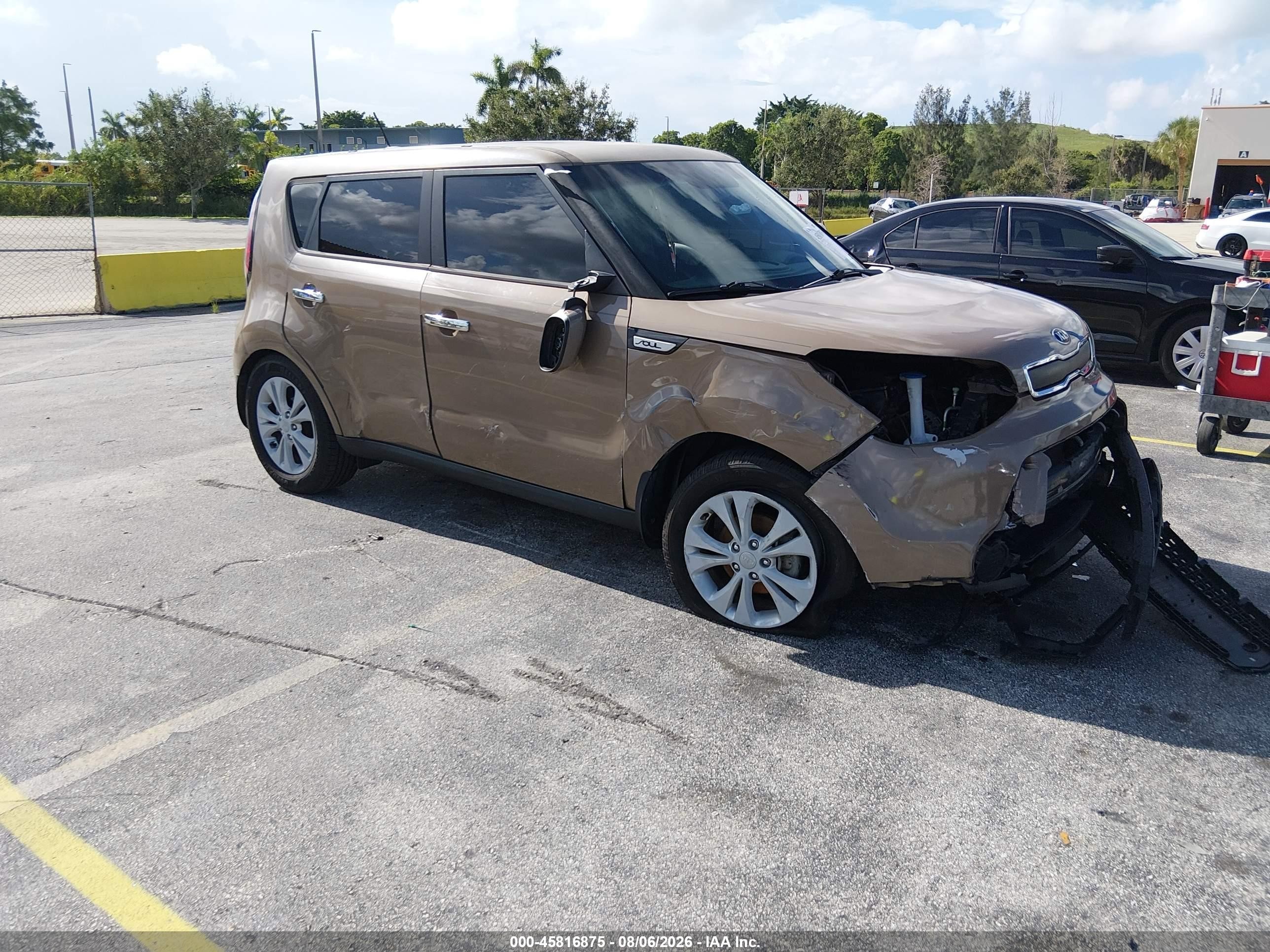 2014 Kia Soul +, VIN KNDJP3A59E7048848 — Front end