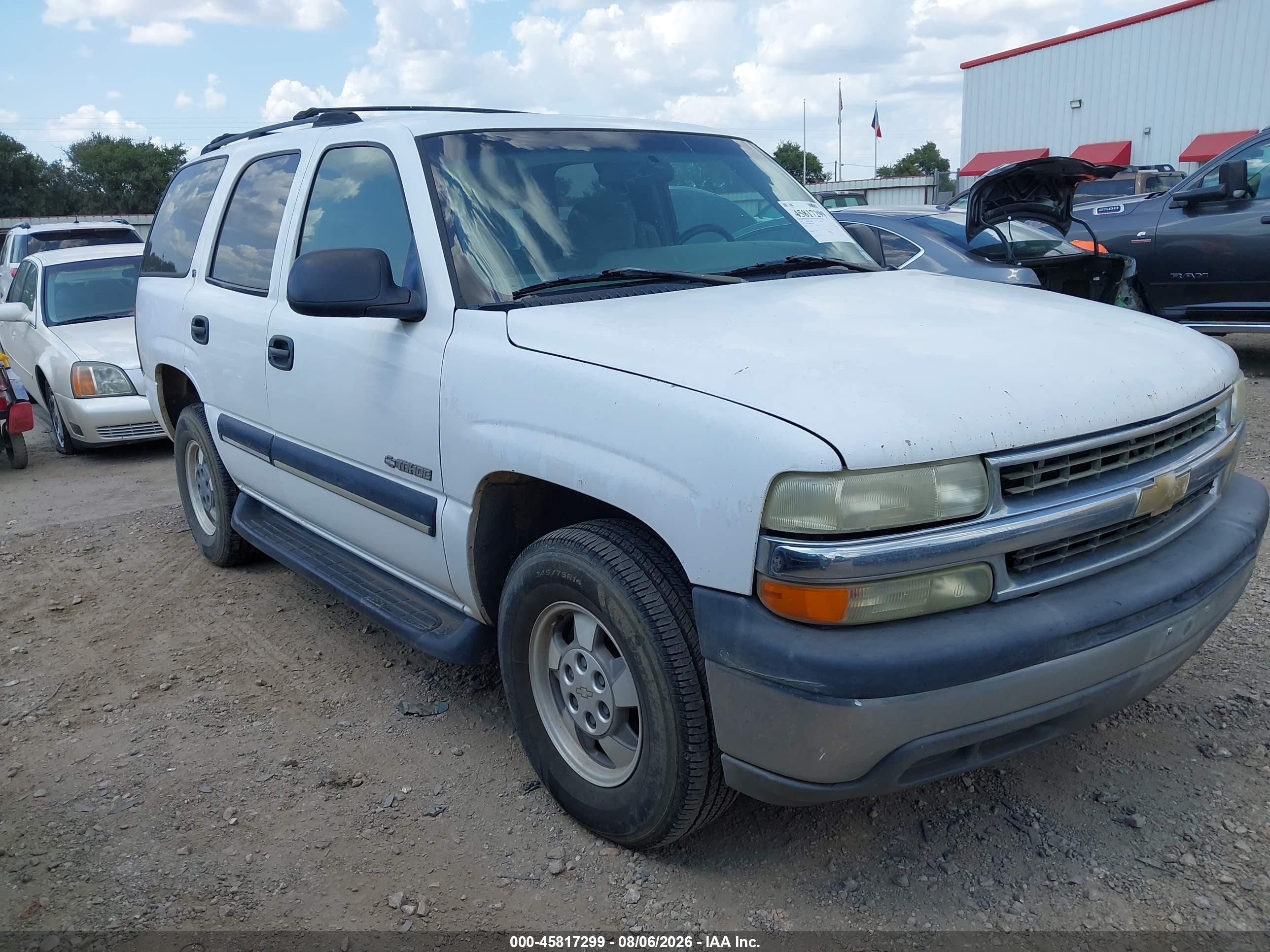2001 Chevrolet Tahoe LS, VIN 1GNEC13T81J143628 — Normal wear